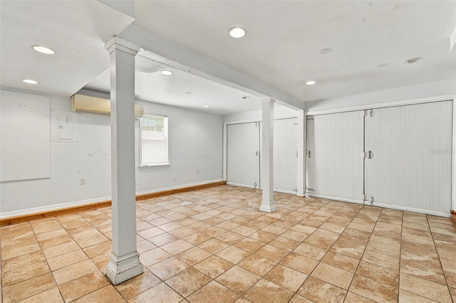 Triplex at 406 10TH AVE NE, ST PETERSBURG, photo 35 of 49