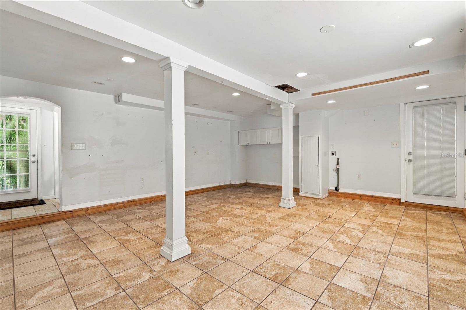 Triplex at 406 10TH AVE NE, ST PETERSBURG, photo 36 of 49