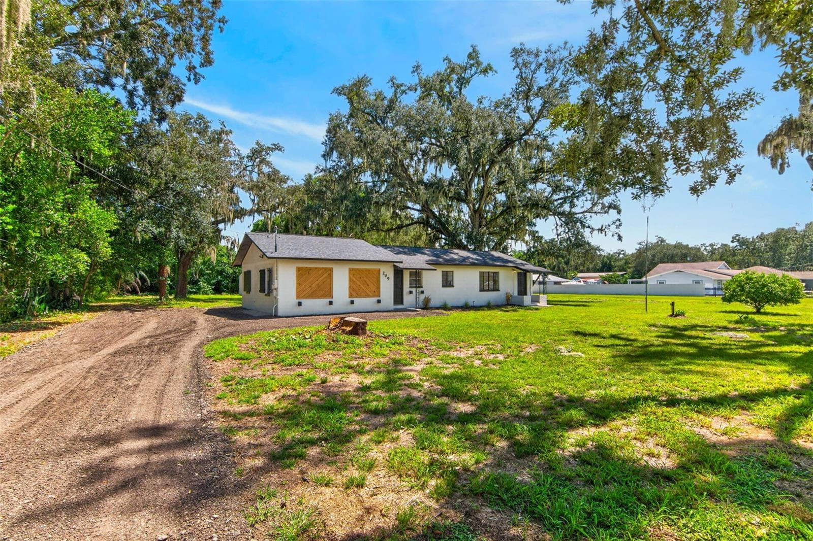 Single Family Residence at 209 S SAINT CLOUD AVE, VALRICO, photo 2 of 72