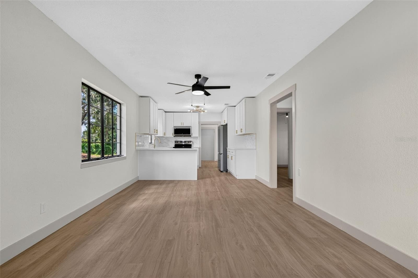 Single Family Residence at 209 S SAINT CLOUD AVE, VALRICO, photo 10 of 72