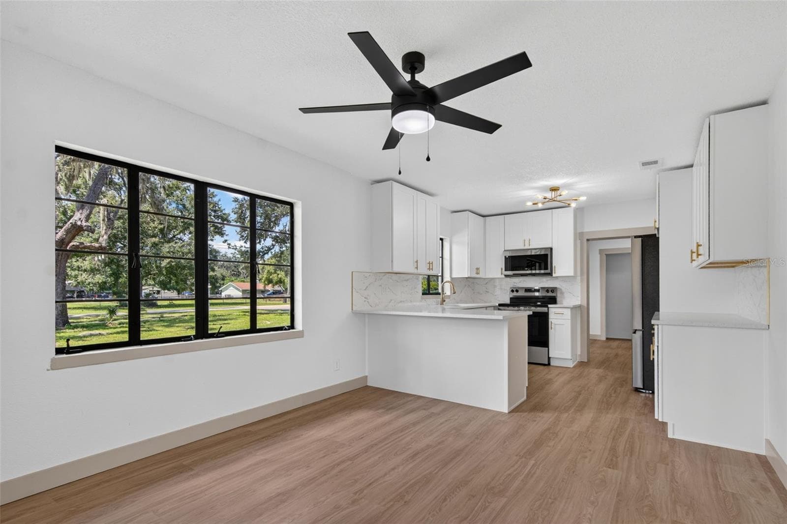 Single Family Residence at 209 S SAINT CLOUD AVE, VALRICO, photo 11 of 72