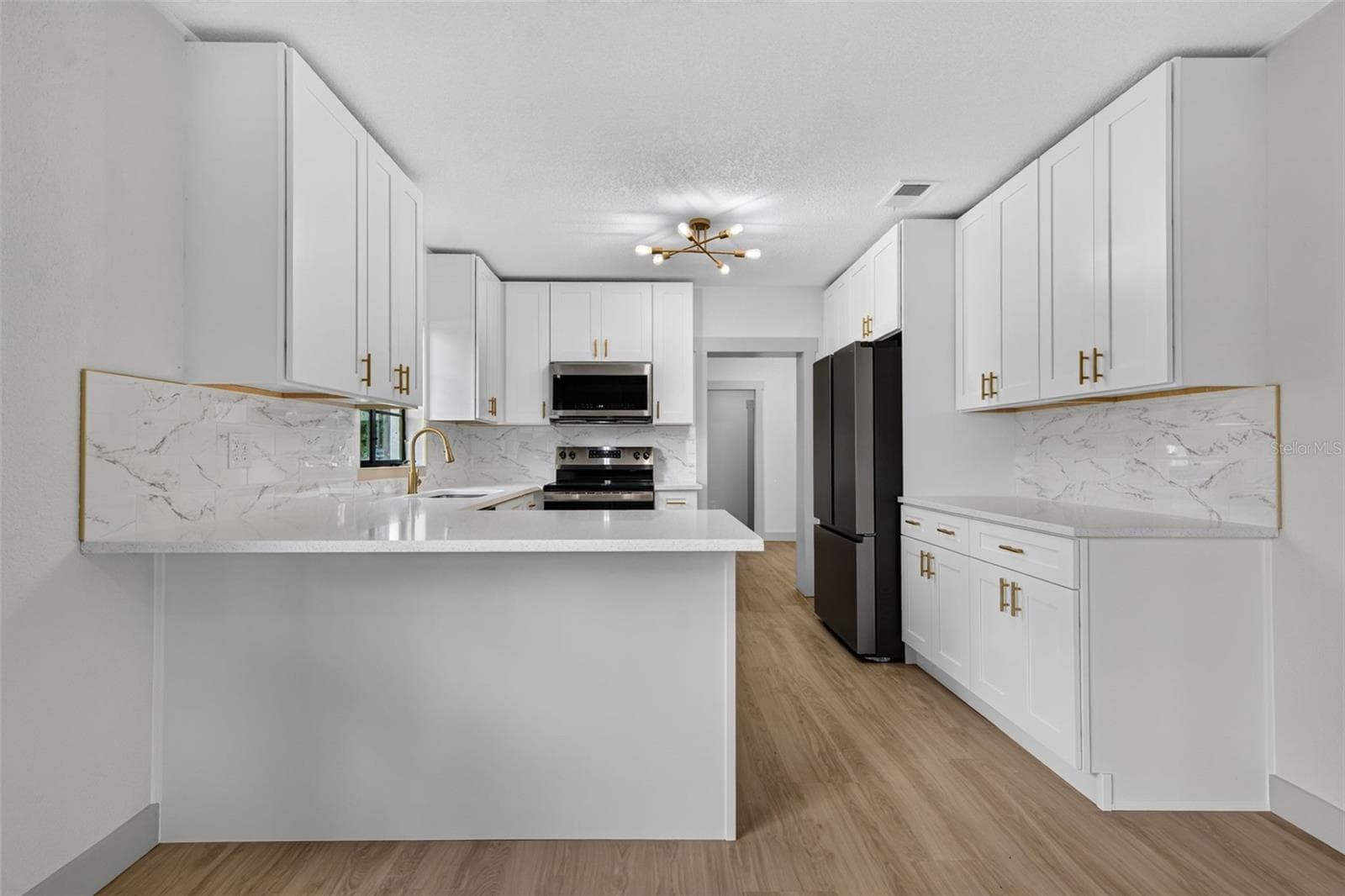 Single Family Residence at 209 S SAINT CLOUD AVE, VALRICO, photo 12 of 72