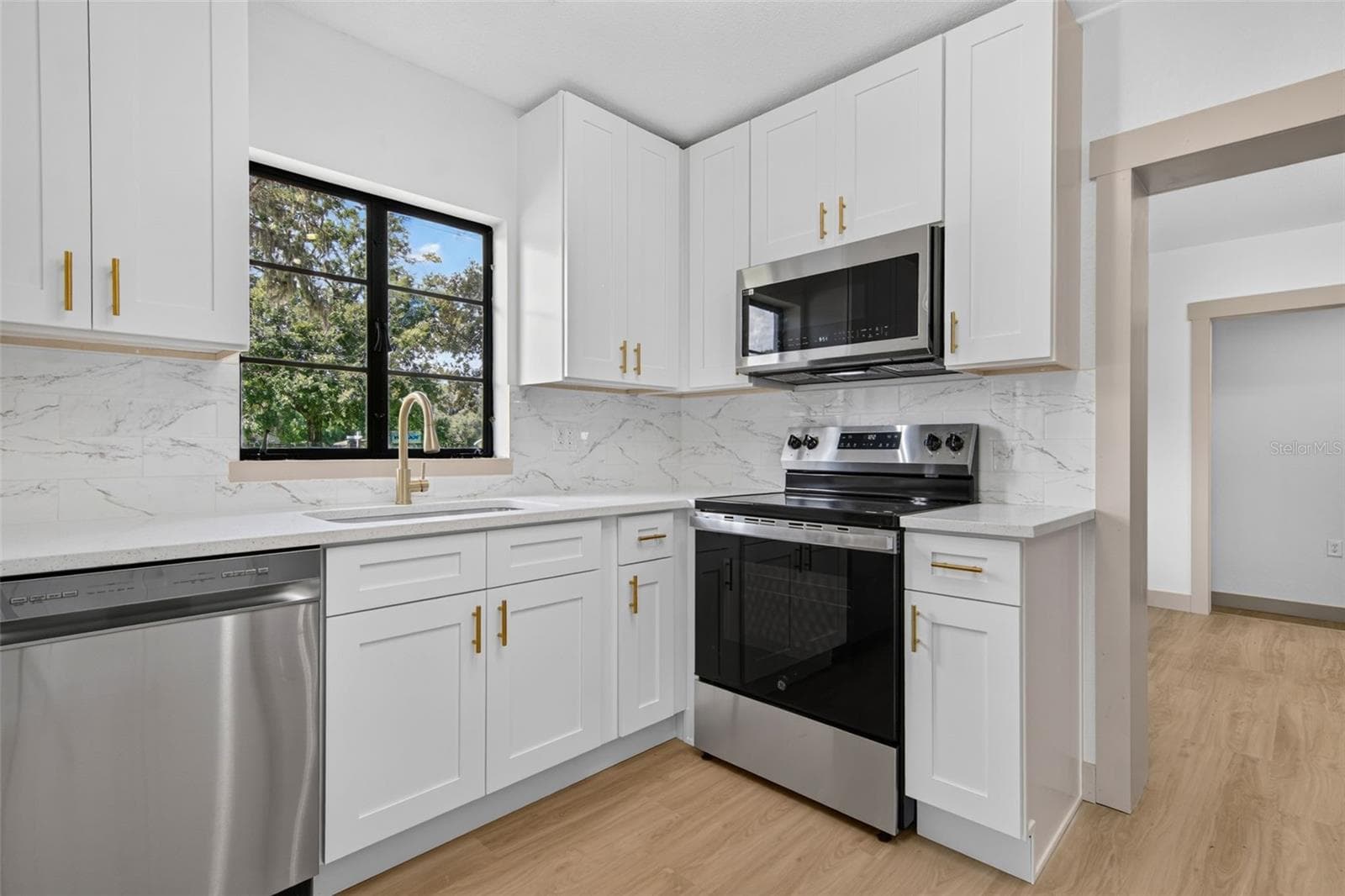 Single Family Residence at 209 S SAINT CLOUD AVE, VALRICO, photo 16 of 72