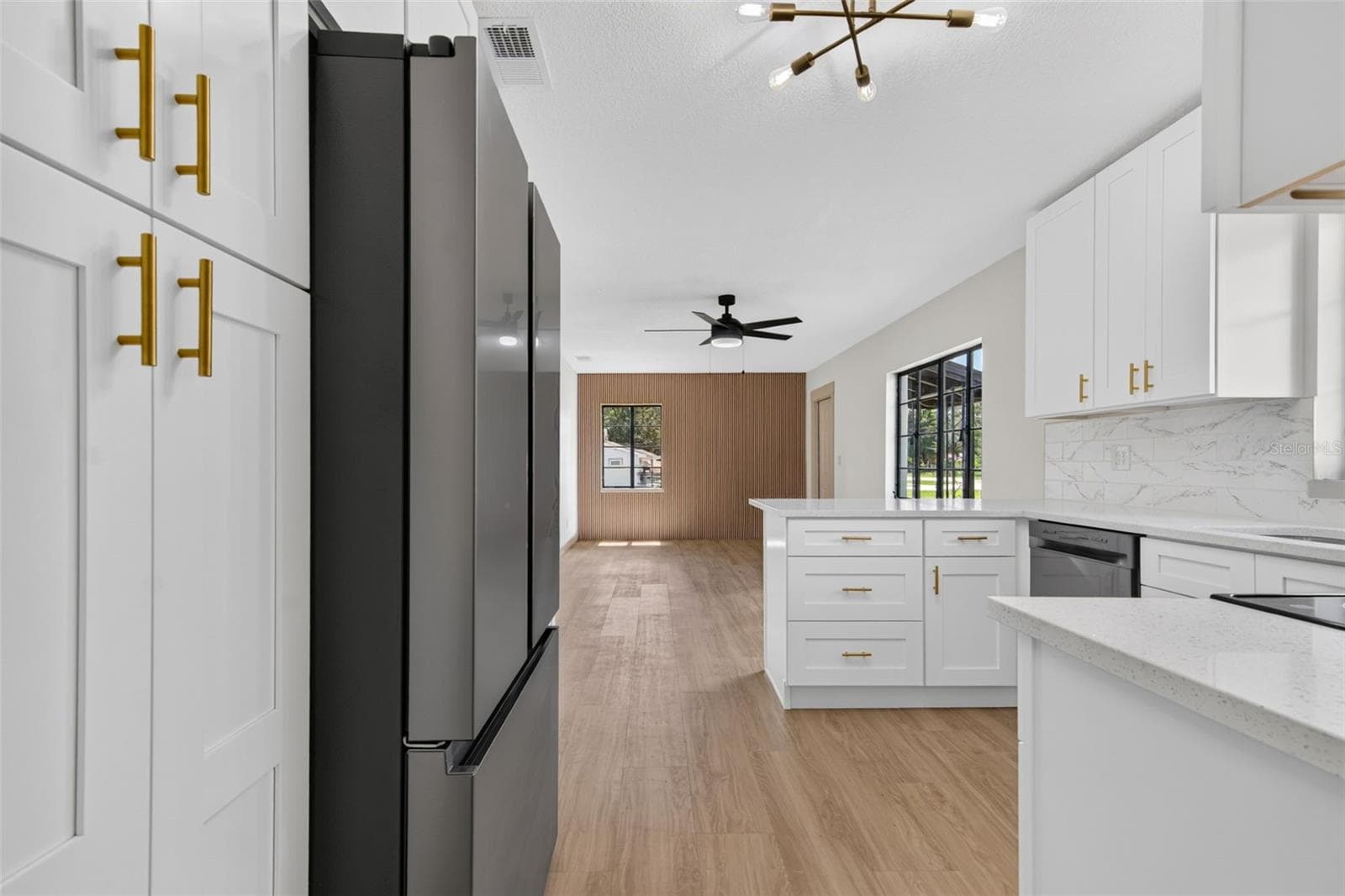 Single Family Residence at 209 S SAINT CLOUD AVE, VALRICO, photo 19 of 72