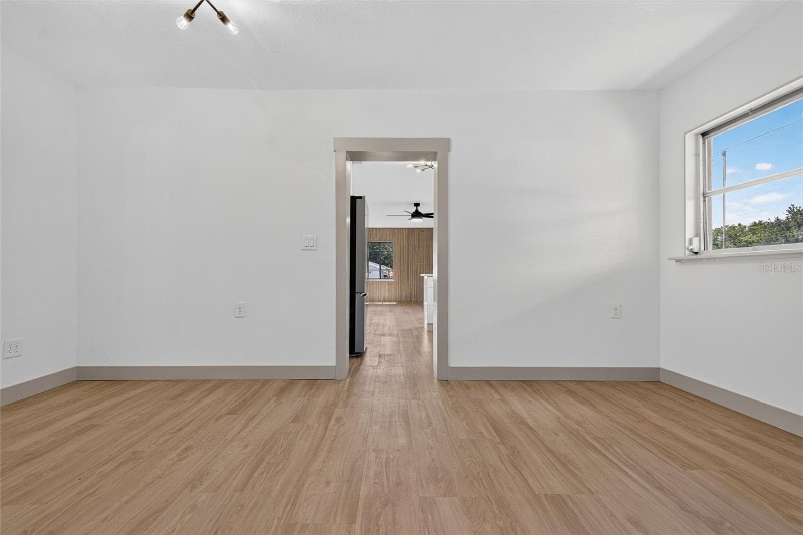 Single Family Residence at 209 S SAINT CLOUD AVE, VALRICO, photo 20 of 72