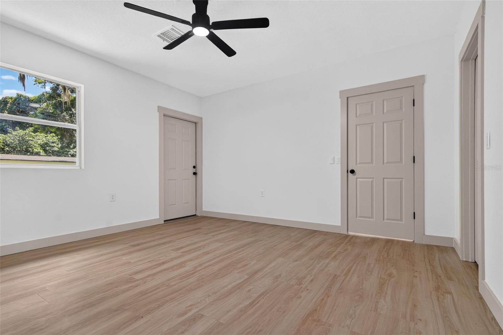 Single Family Residence at 209 S SAINT CLOUD AVE, VALRICO, photo 28 of 72