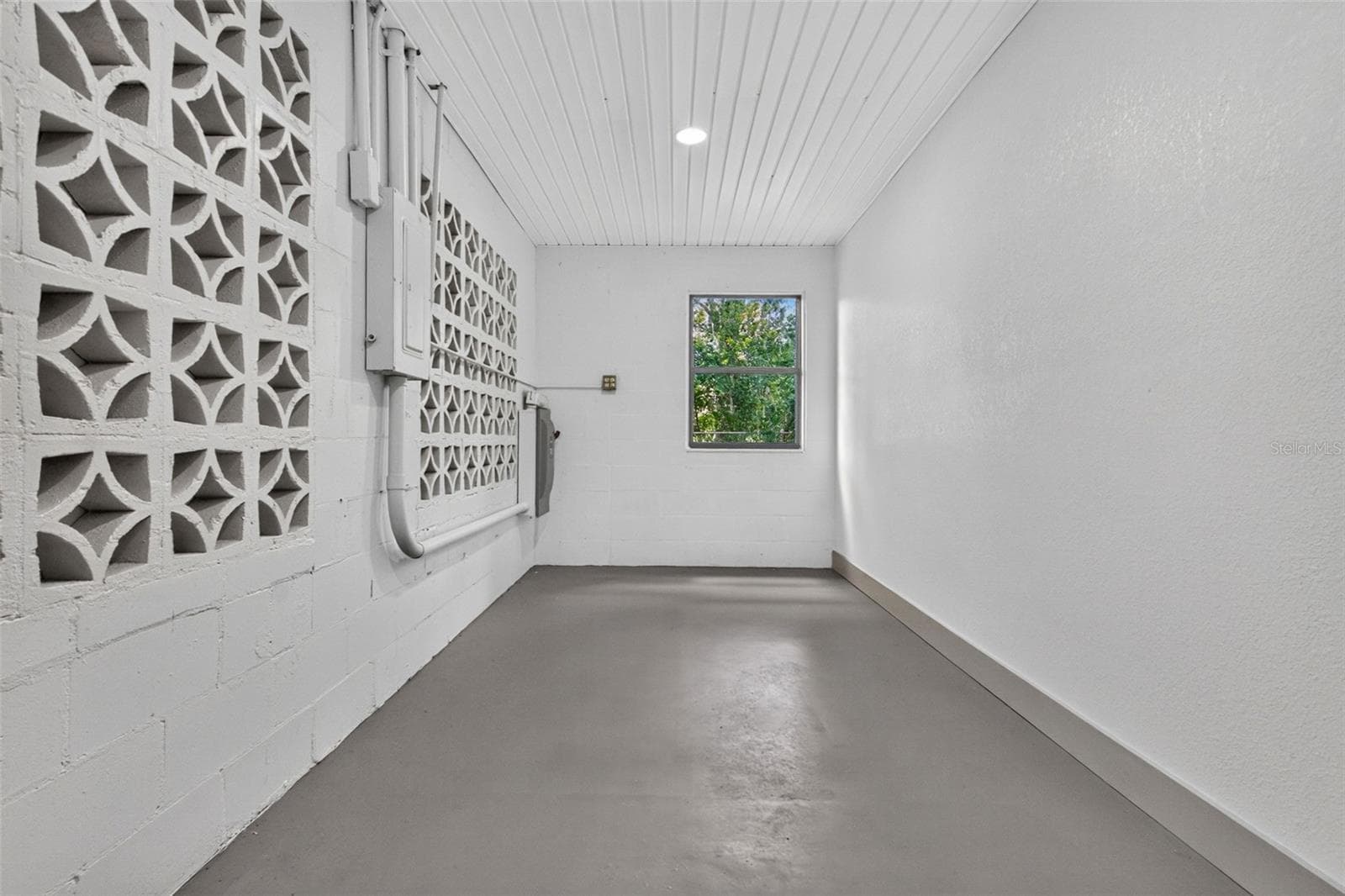 Single Family Residence at 209 S SAINT CLOUD AVE, VALRICO, photo 37 of 72
