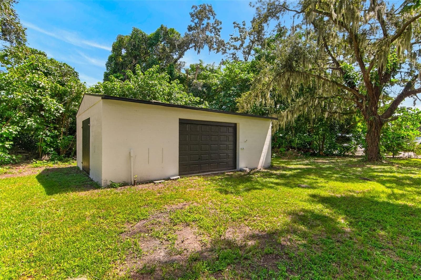 Single Family Residence at 209 S SAINT CLOUD AVE, VALRICO, photo 3 of 72