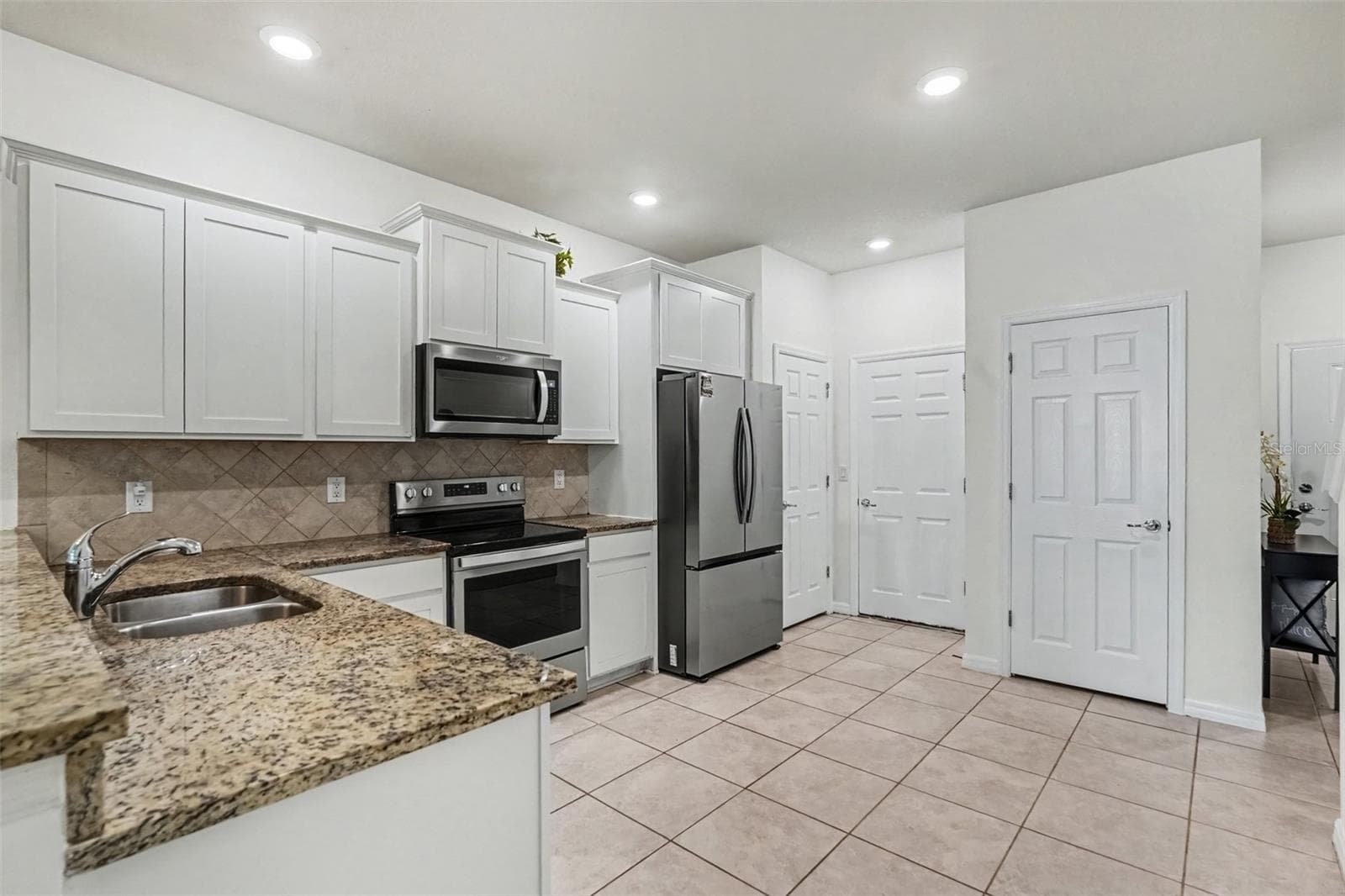 Townhouse at 5026 SYLVESTER LOOP, TAMPA, photo 9 of 38
