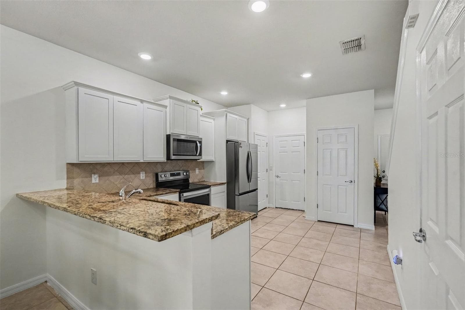 Townhouse at 5026 SYLVESTER LOOP, TAMPA, photo 11 of 38
