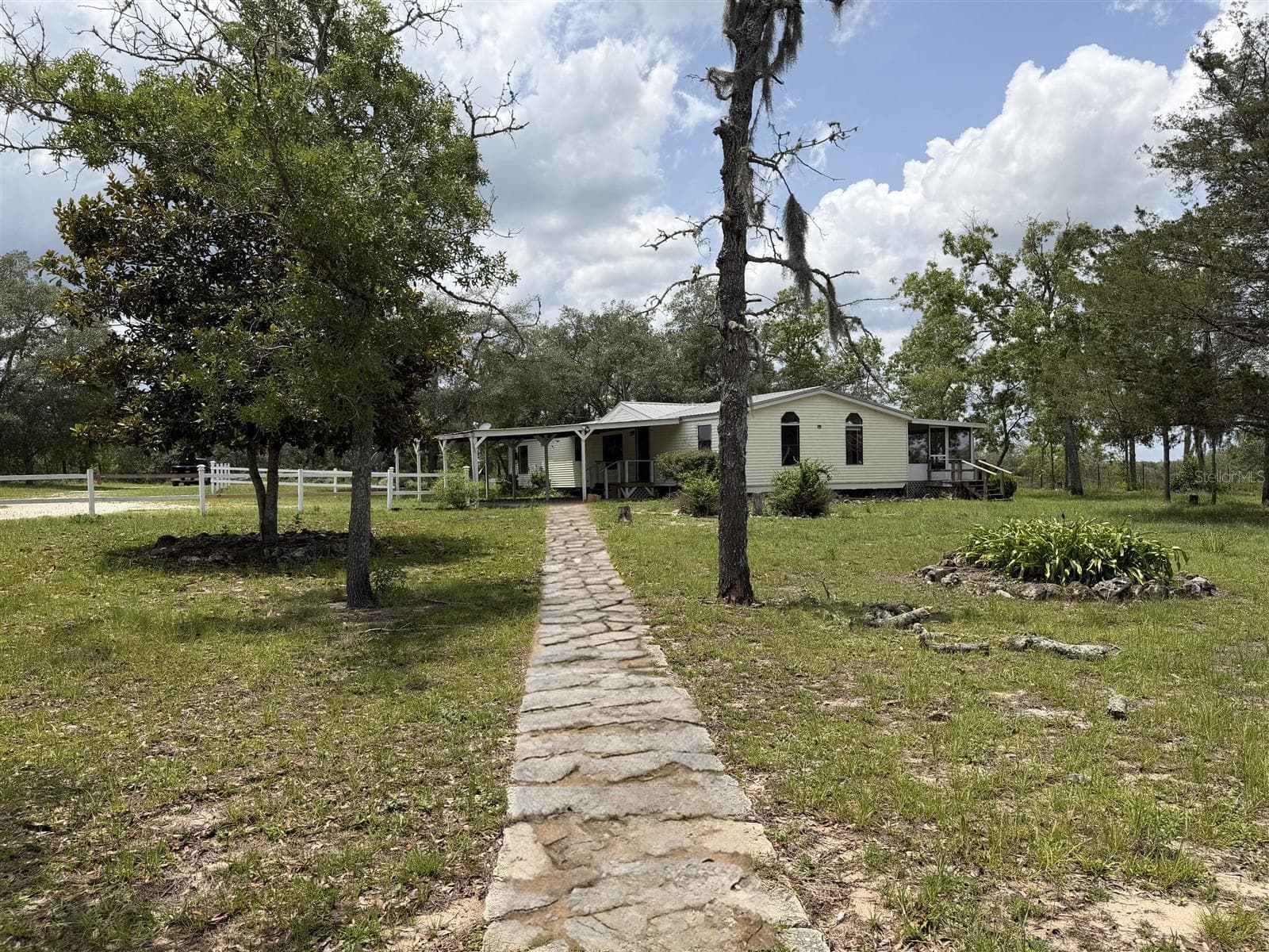 Manufactured Home at 13351 SE 101ST PL, DUNNELLON, photo 2 of 36
