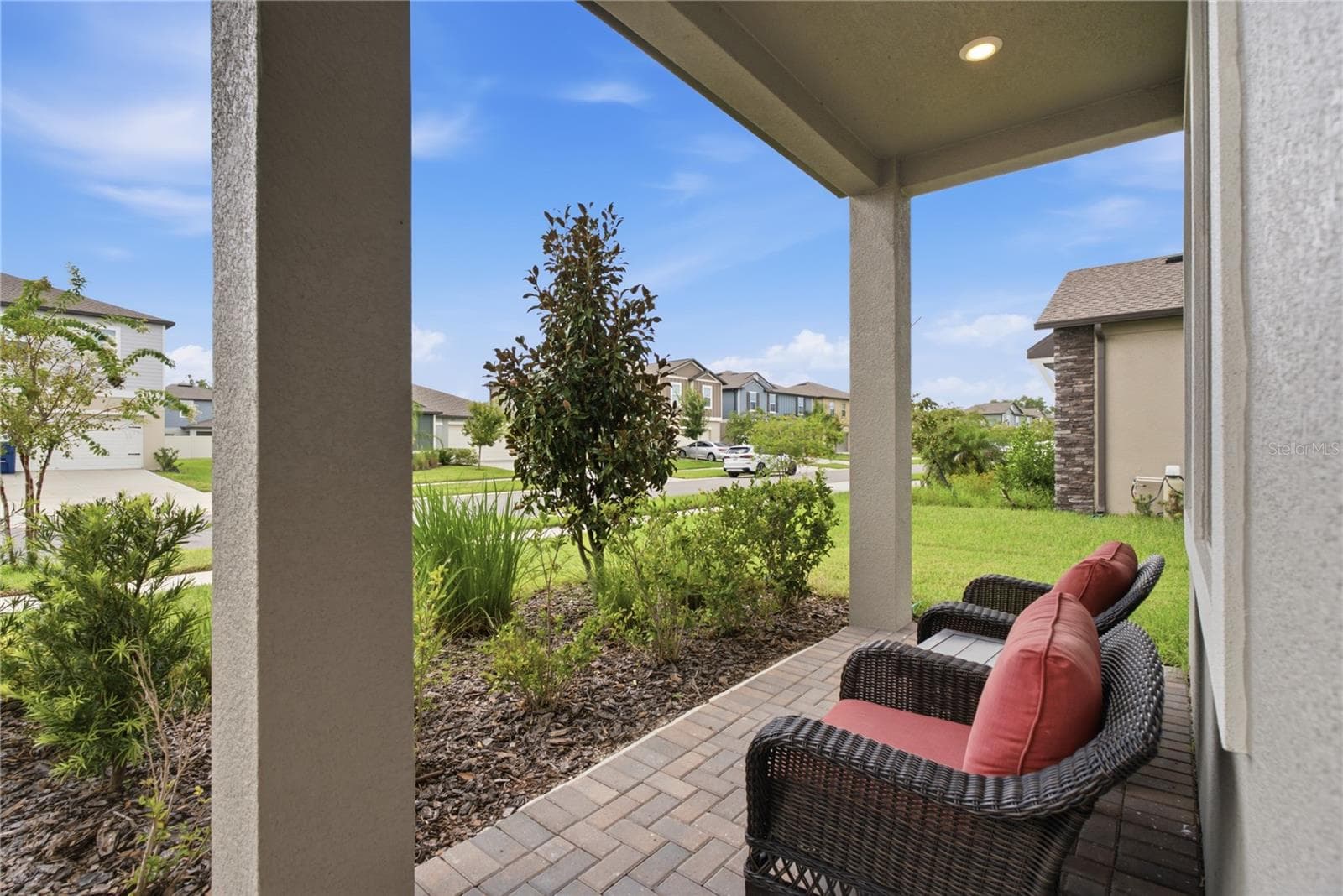 Front Porch - 8908 LITTLE BLUESTEM DR, LAND O LAKES