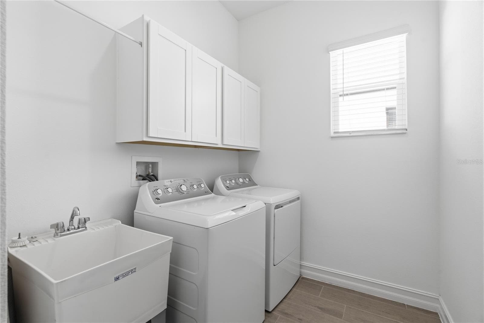 Laundry room - 8908 LITTLE BLUESTEM DR, LAND O LAKES