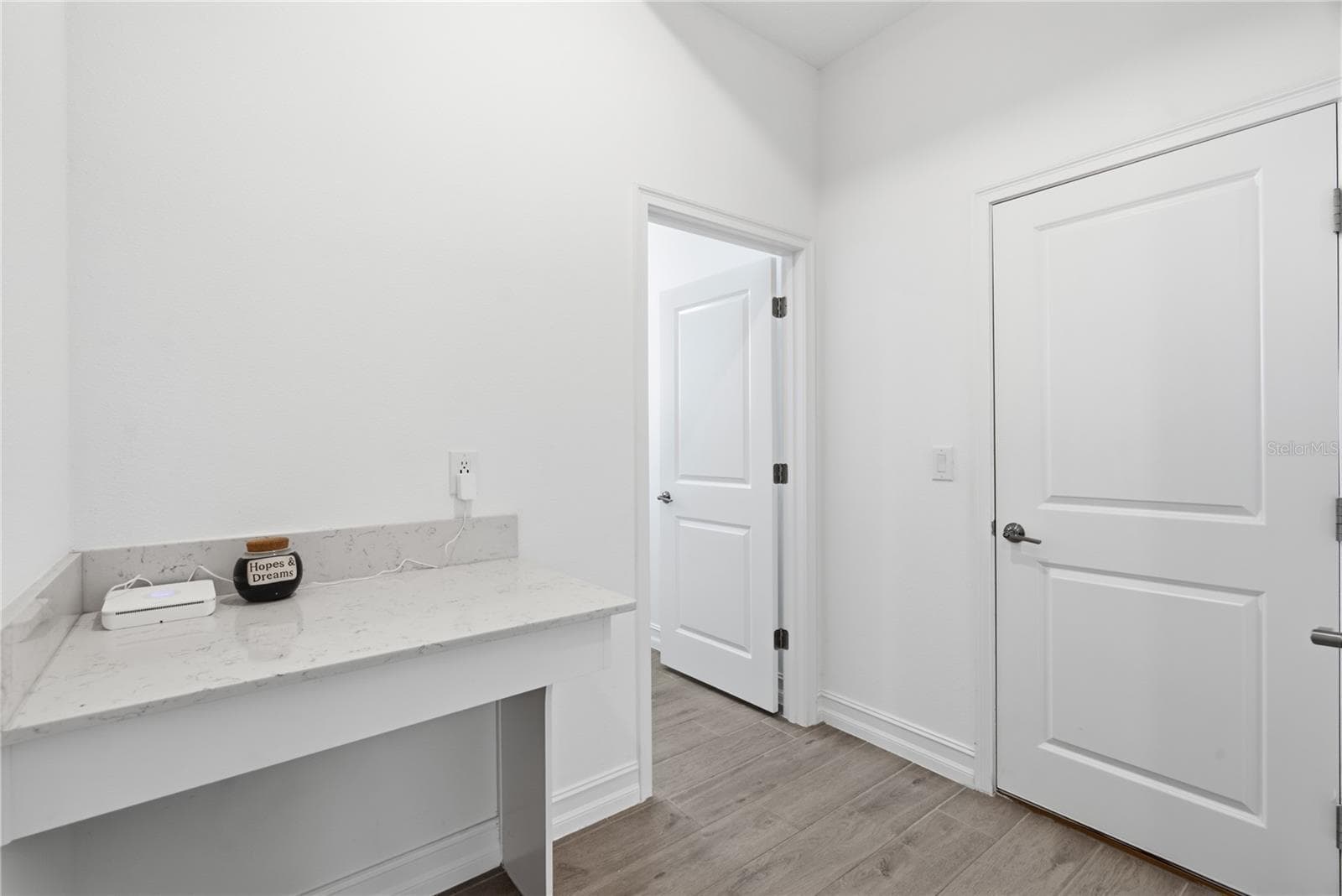 Mudroom - 8908 LITTLE BLUESTEM DR, LAND O LAKES
