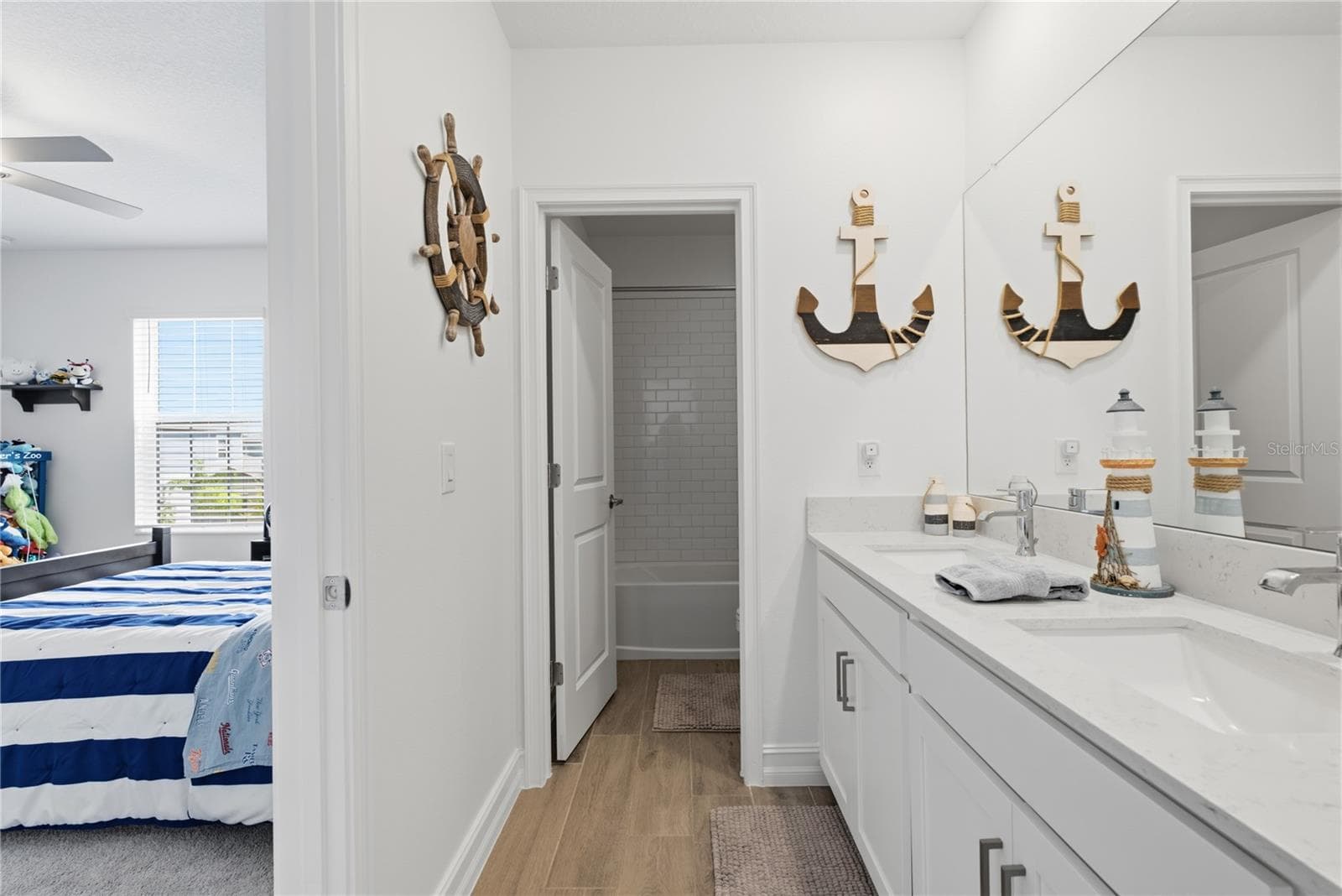 Jack n Jill Bathroom - 8908 LITTLE BLUESTEM DR, LAND O LAKES