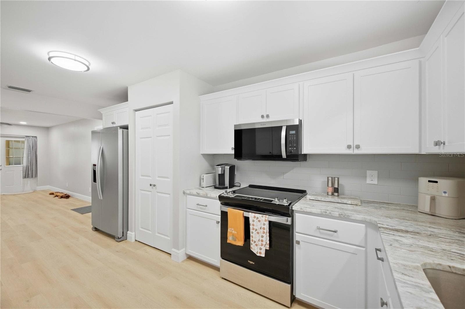 Granite Countertops, Subway Style Backsplash - 8552 SW 92ND LN #C, OCALA