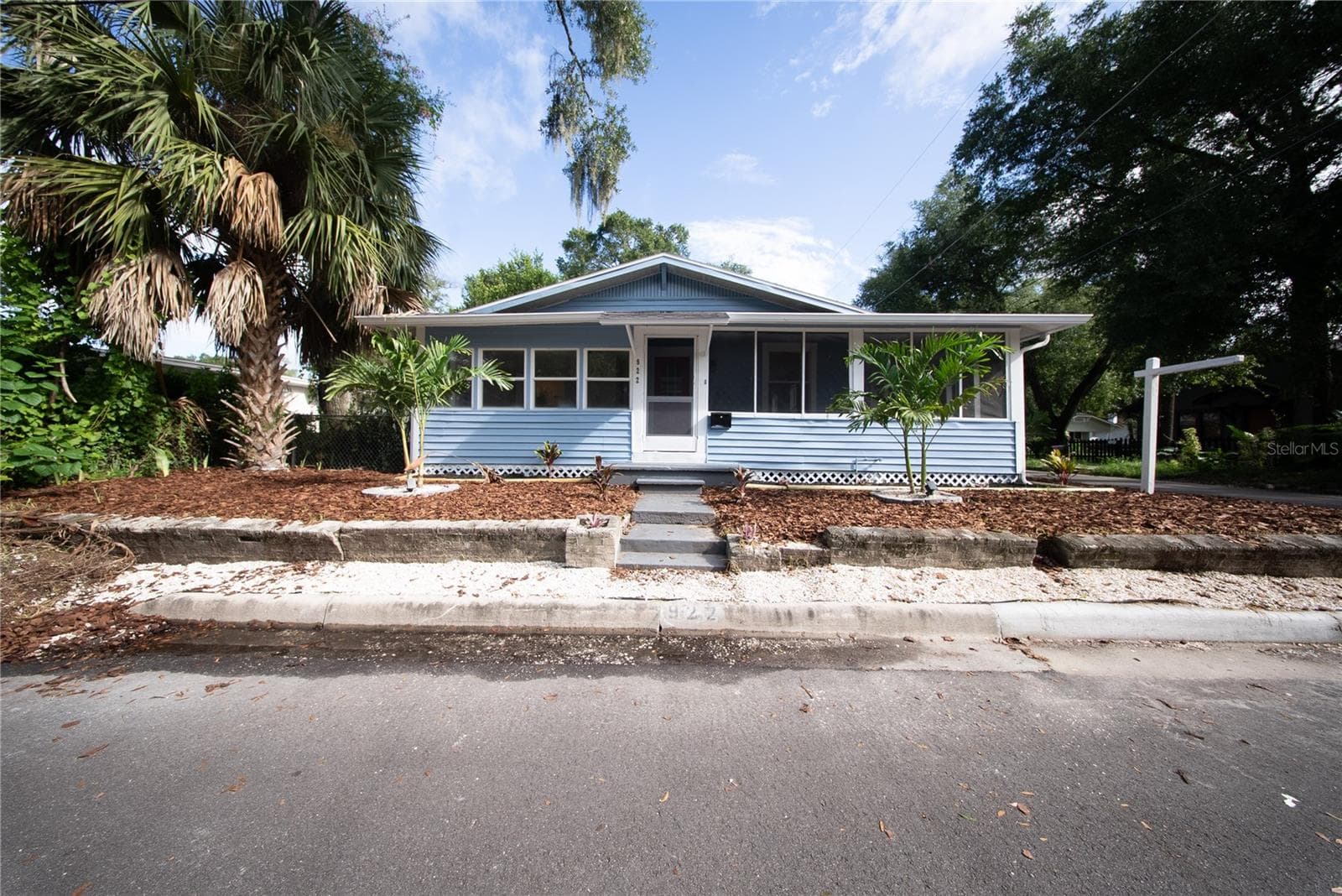 Single Family Residence at 922 E IDA ST, TAMPA, photo 2 of 38