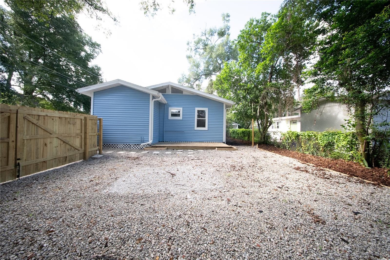 Single Family Residence at 922 E IDA ST, TAMPA, photo 6 of 38