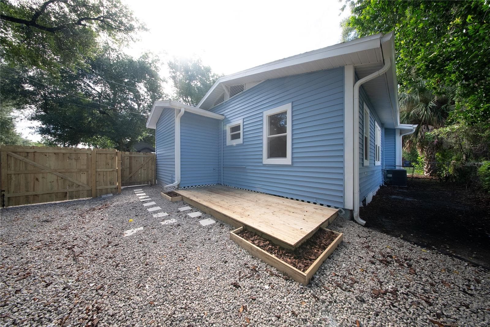 Single Family Residence at 922 E IDA ST, TAMPA, photo 7 of 38