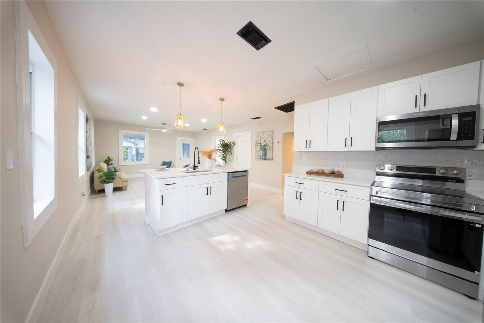 Single Family Residence at 922 E IDA ST, TAMPA, photo 16 of 38