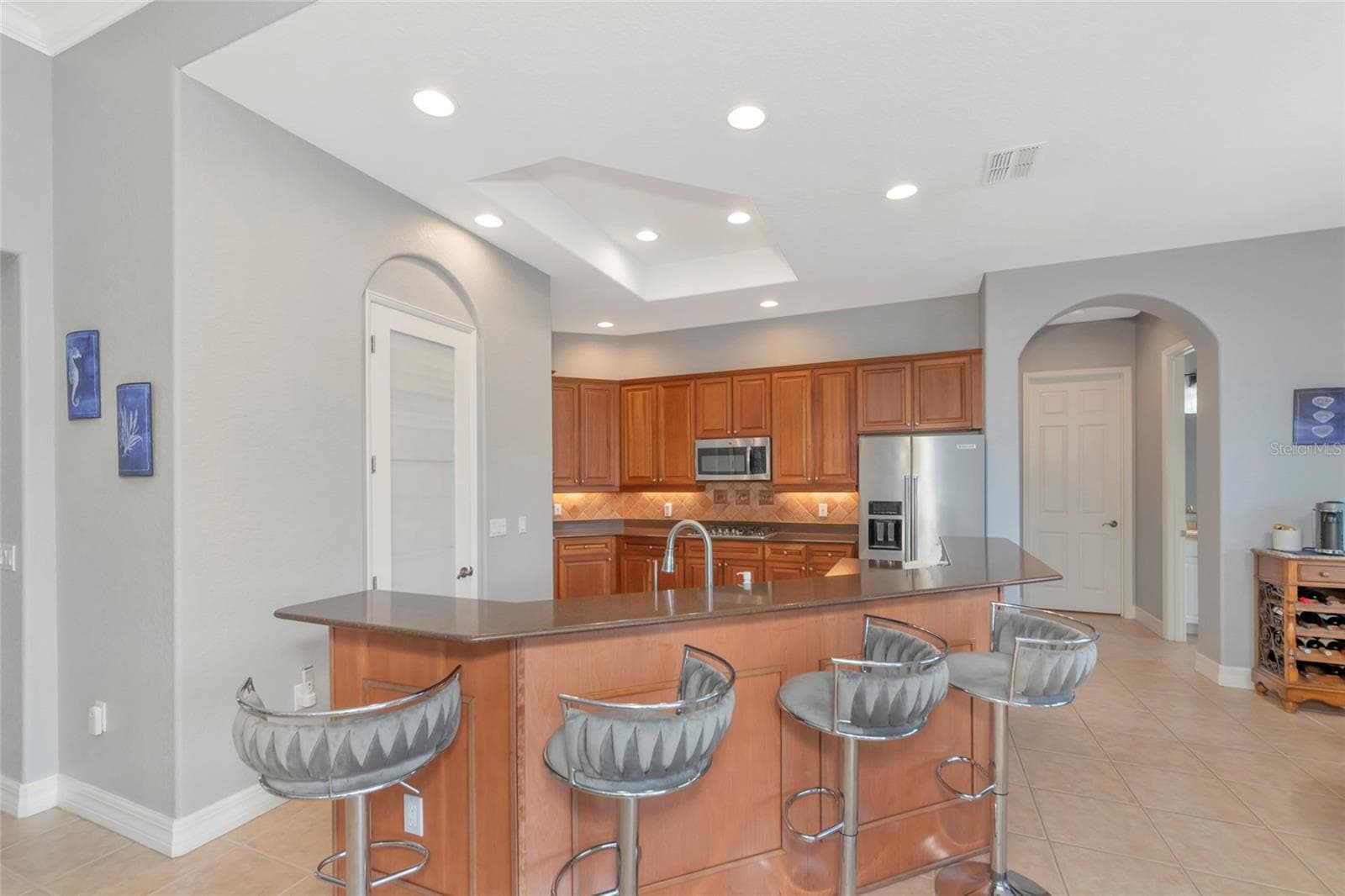Large breakfast bar - 817 MARITIME CT, BRADENTON