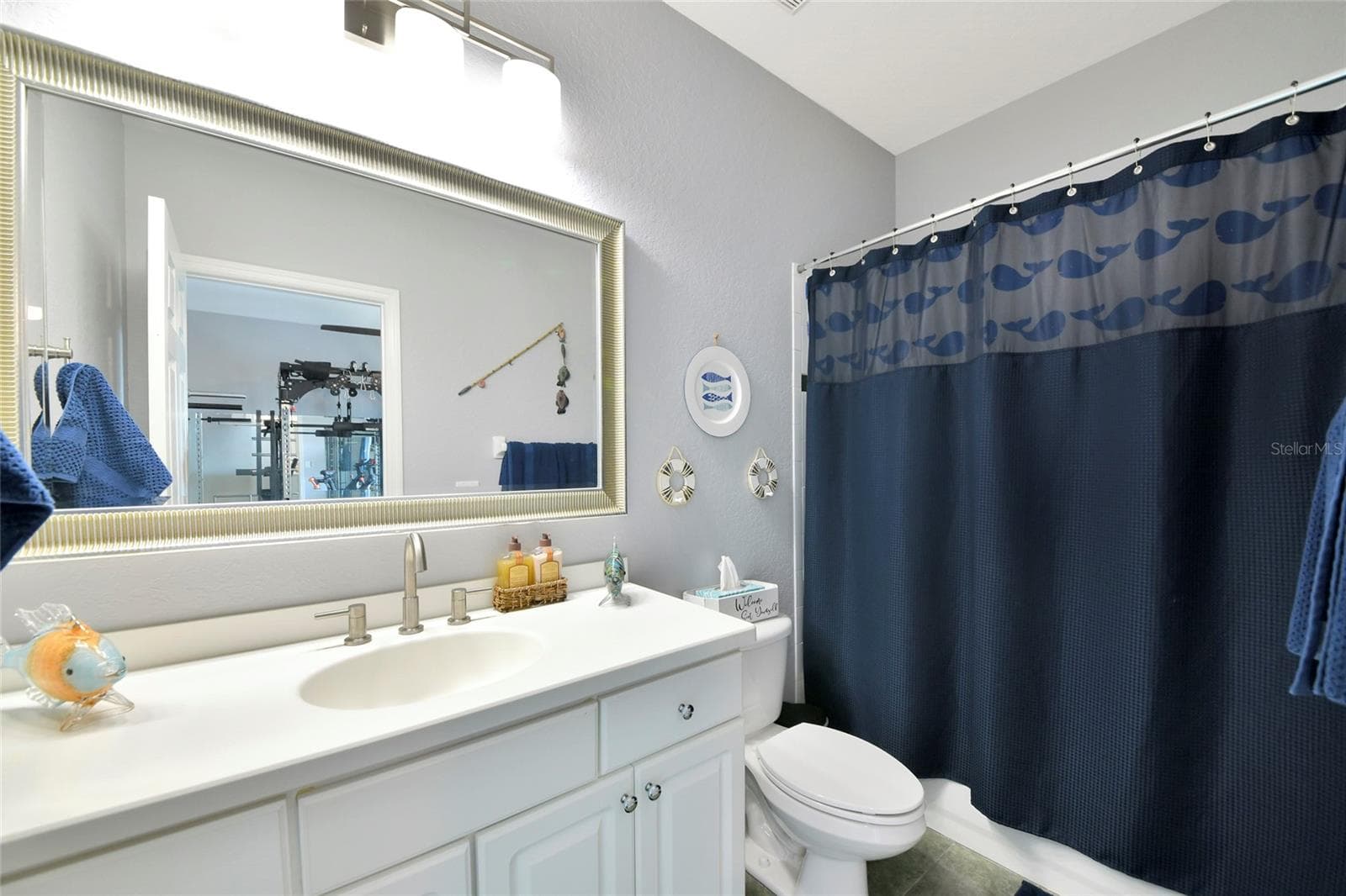 upstairs full bathroom - 817 MARITIME CT, BRADENTON