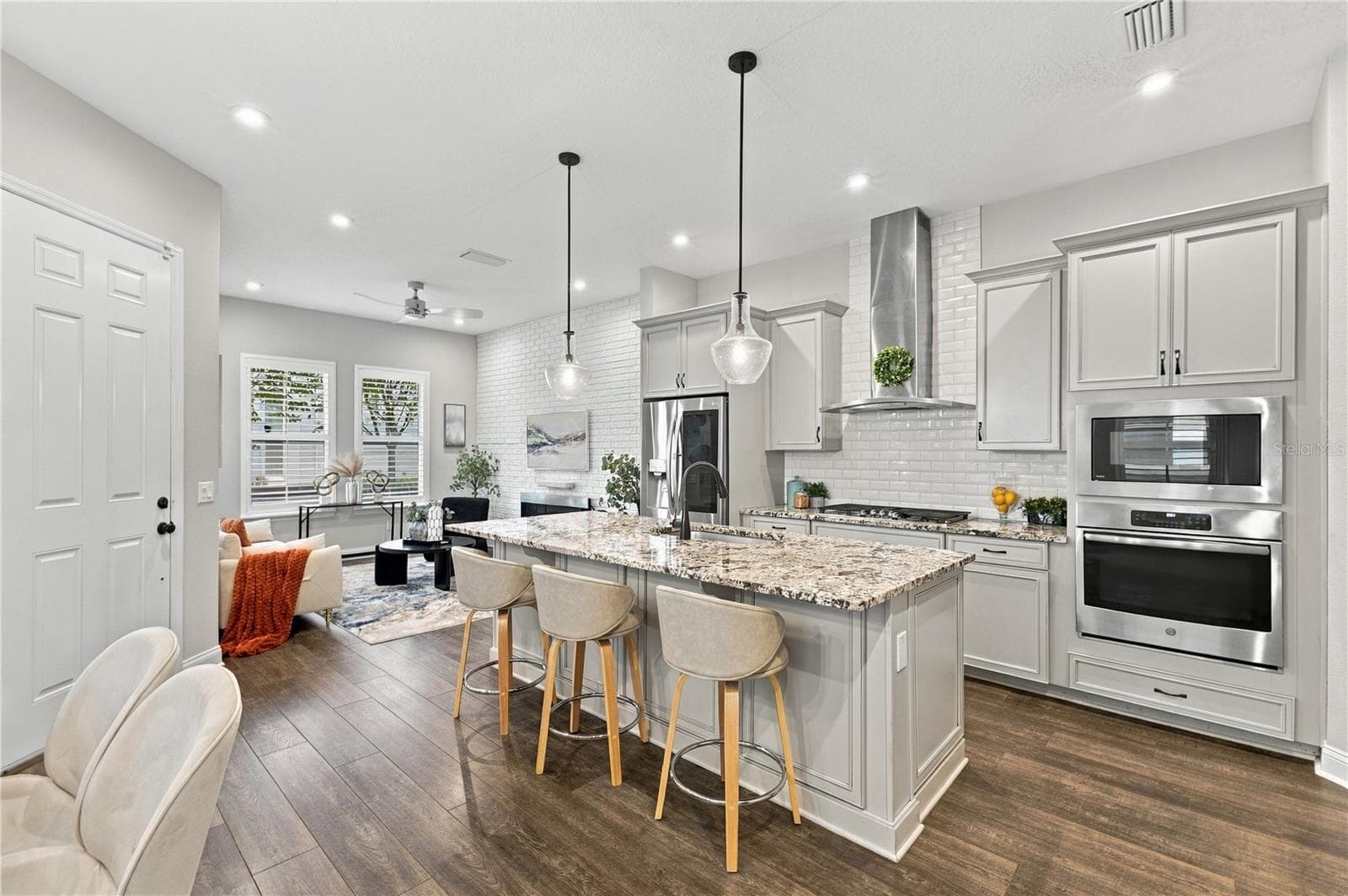 Single Family Residence at 786 CANDLEBRUSH LN, LAKE MARY, photo 2 of 38