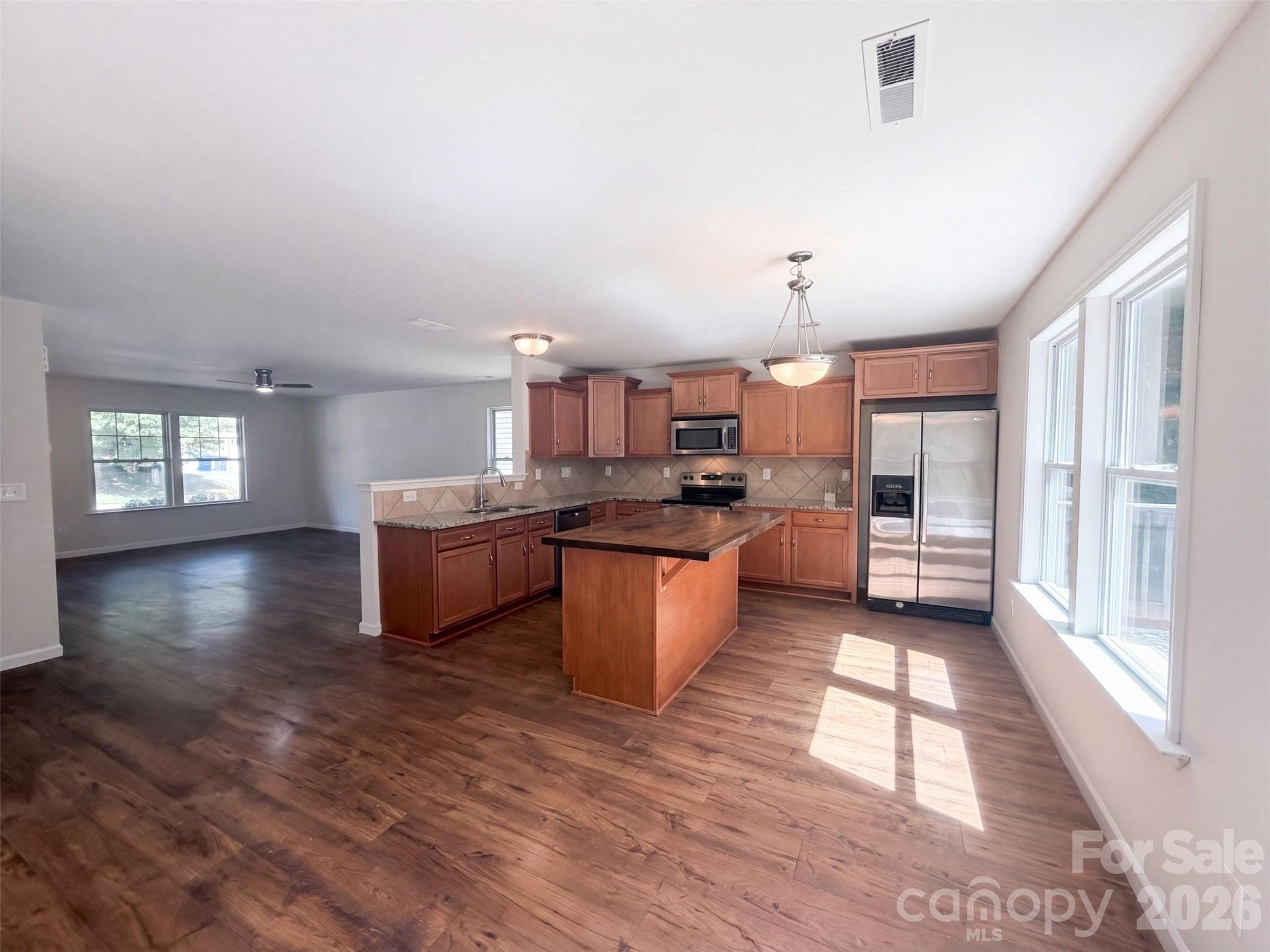 Single Family Residence at 112 Sheridan Court, Mooresville, photo 6 of 16