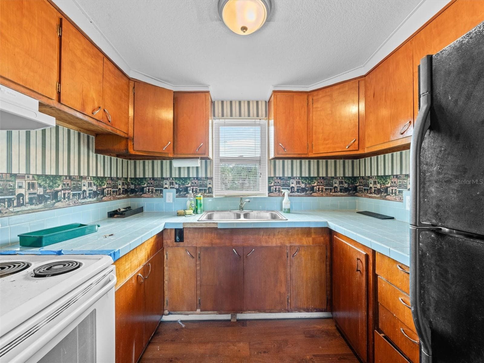 Front Apartment Kitchen - 5812 MISSOURI AVE, NEW PORT RICHEY