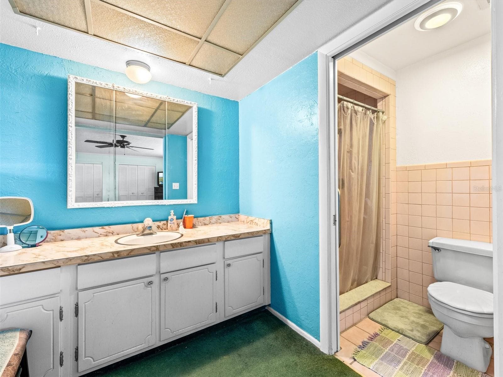 Back apartment Primary Bathroom - 5812 MISSOURI AVE, NEW PORT RICHEY