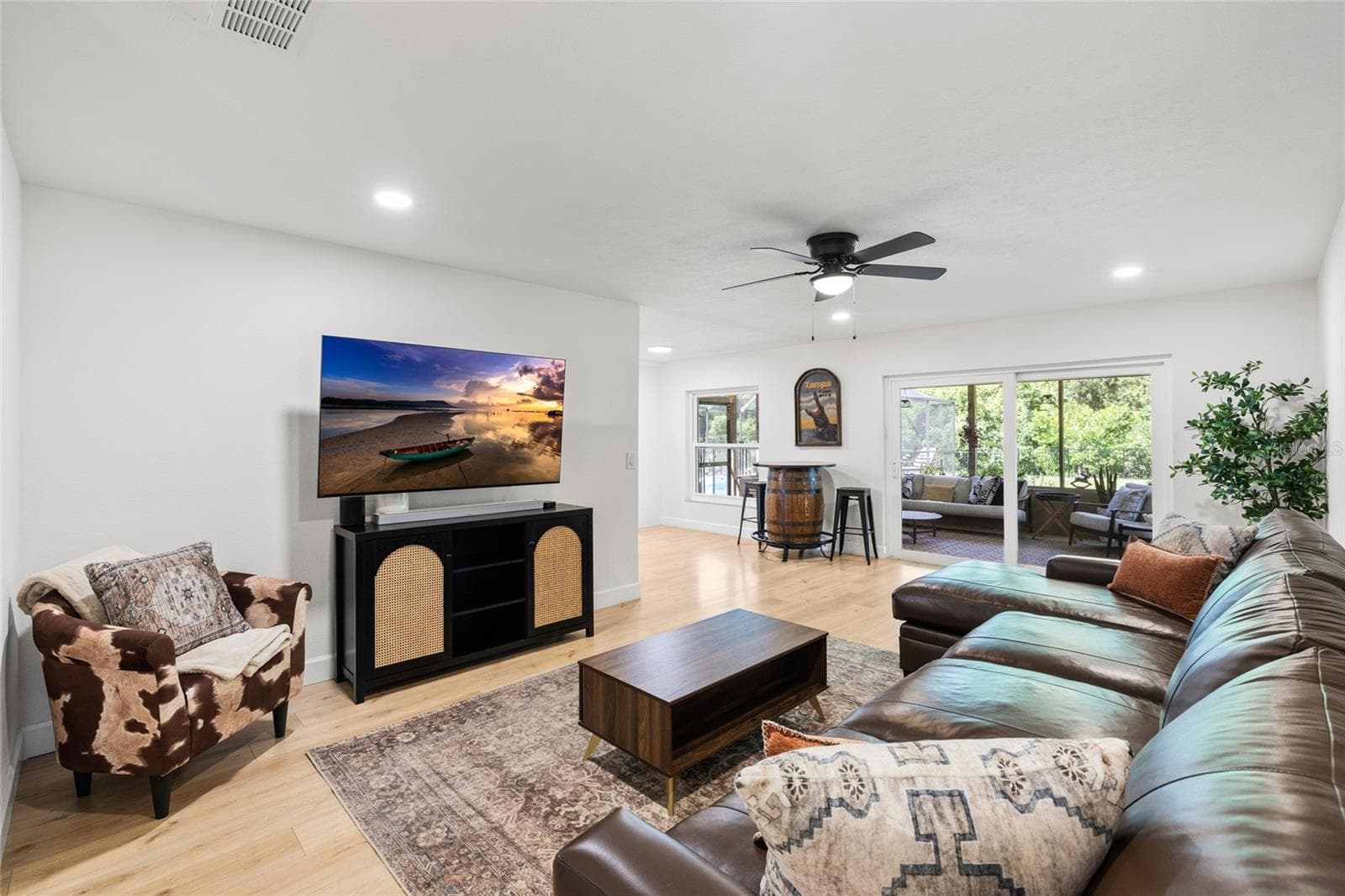 Single Family Residence at 7231 WOODBROOK DR, TAMPA, photo 19 of 52