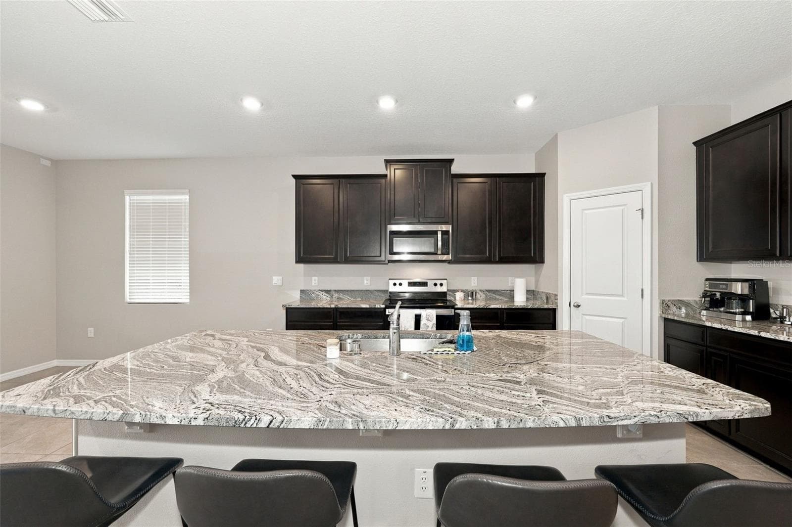 Single Family Residence at 16633 MOONER PLANK CIR, WIMAUMA, photo 2 of 61
