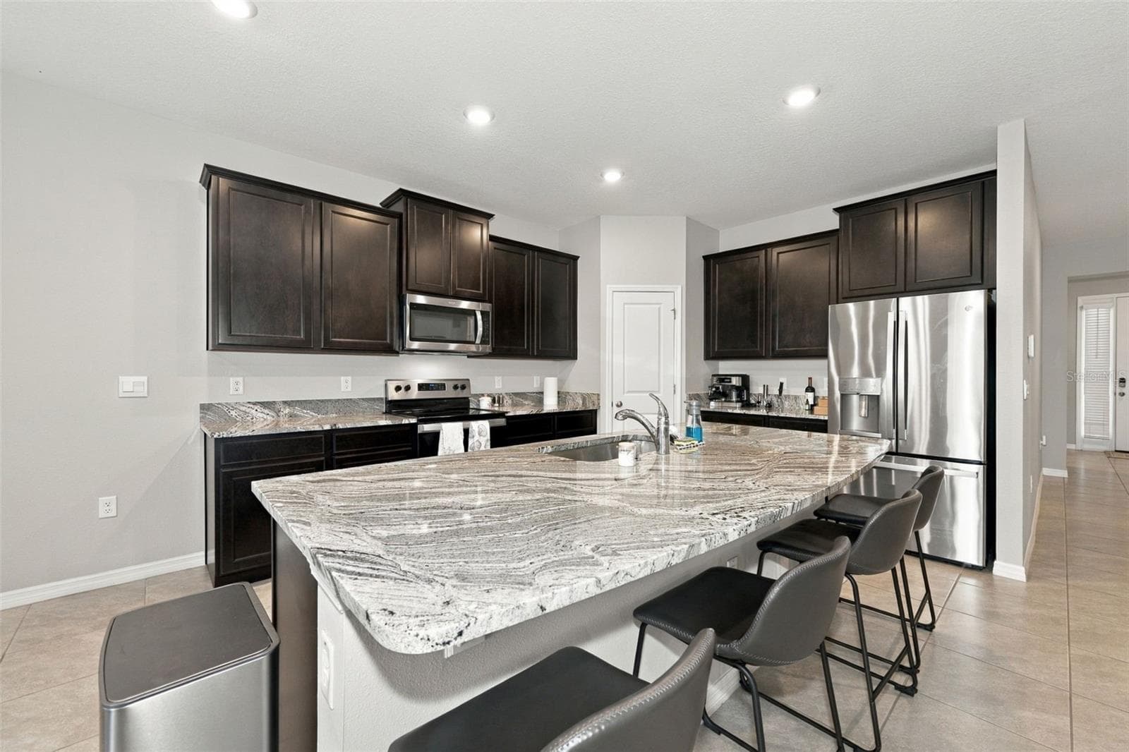 Single Family Residence at 16633 MOONER PLANK CIR, WIMAUMA, photo 6 of 61