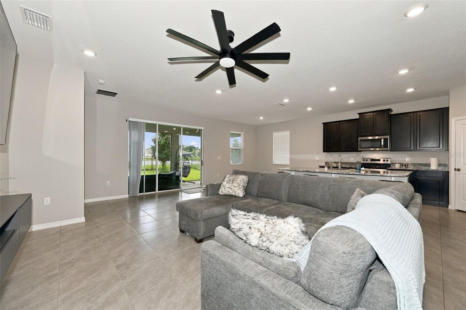 Single Family Residence at 16633 MOONER PLANK CIR, WIMAUMA, photo 7 of 61