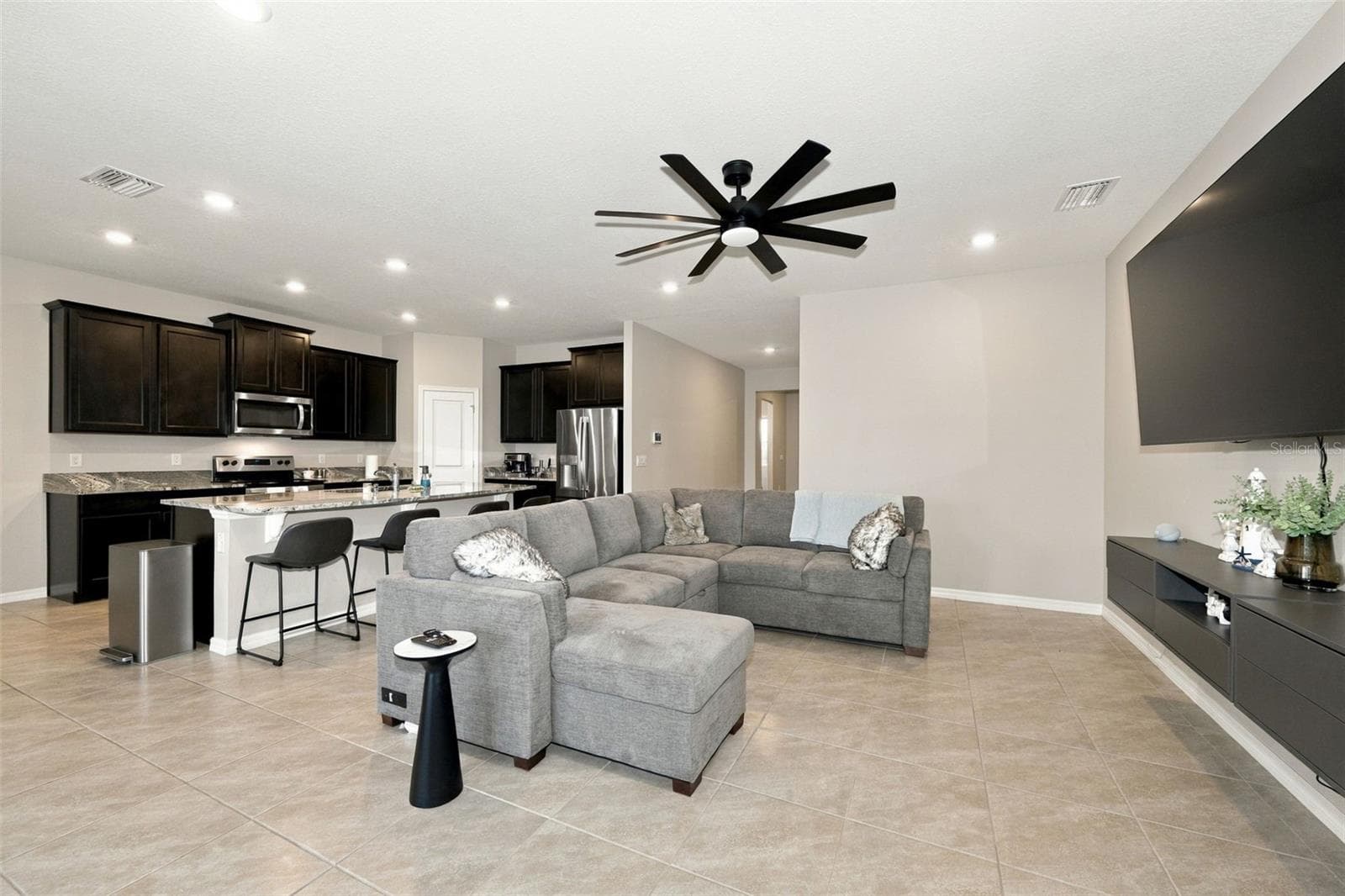 Single Family Residence at 16633 MOONER PLANK CIR, WIMAUMA, photo 12 of 61