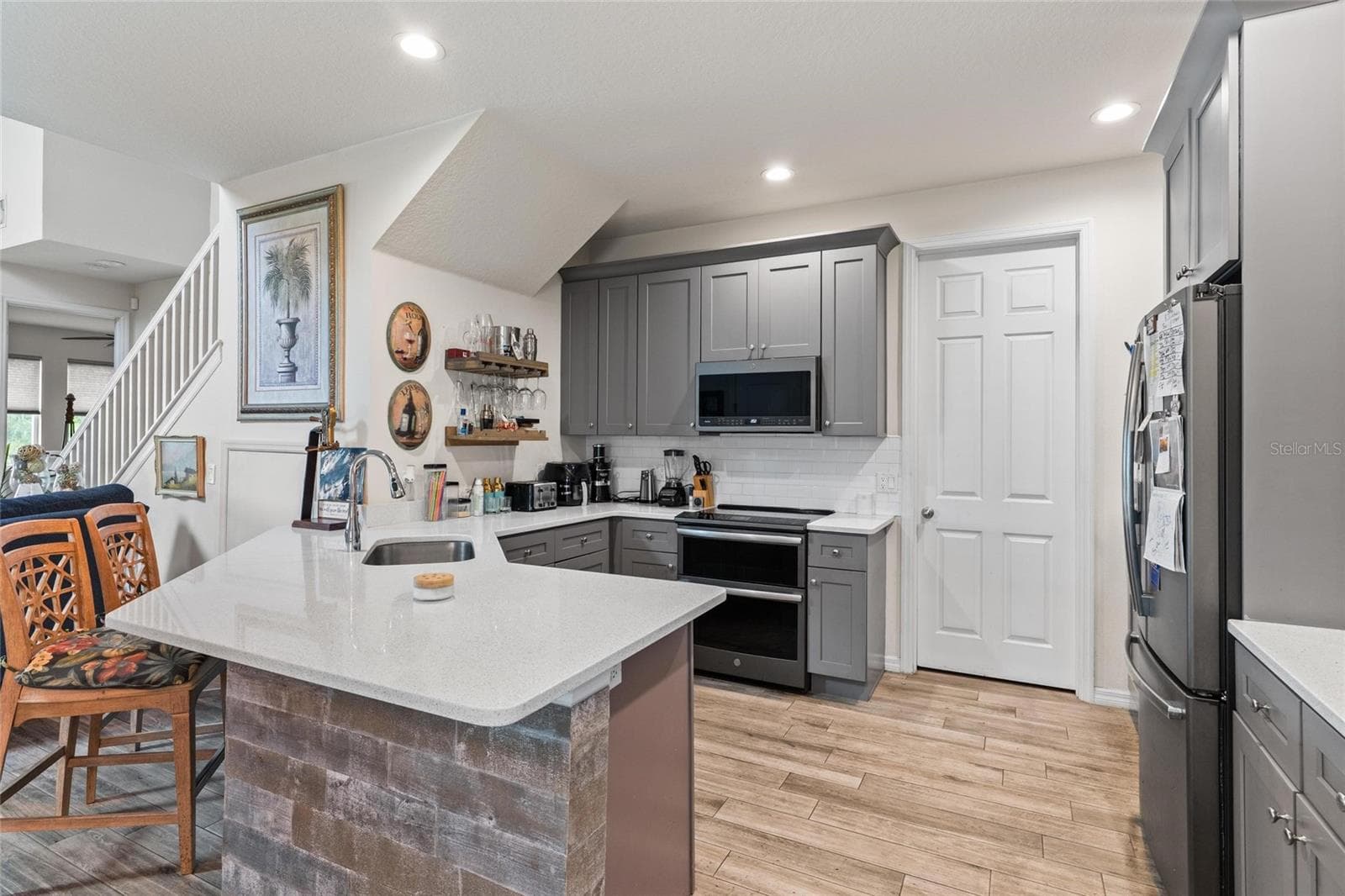 kitchen - 1934 LAKE RIDGE BLVD, CLEARWATER