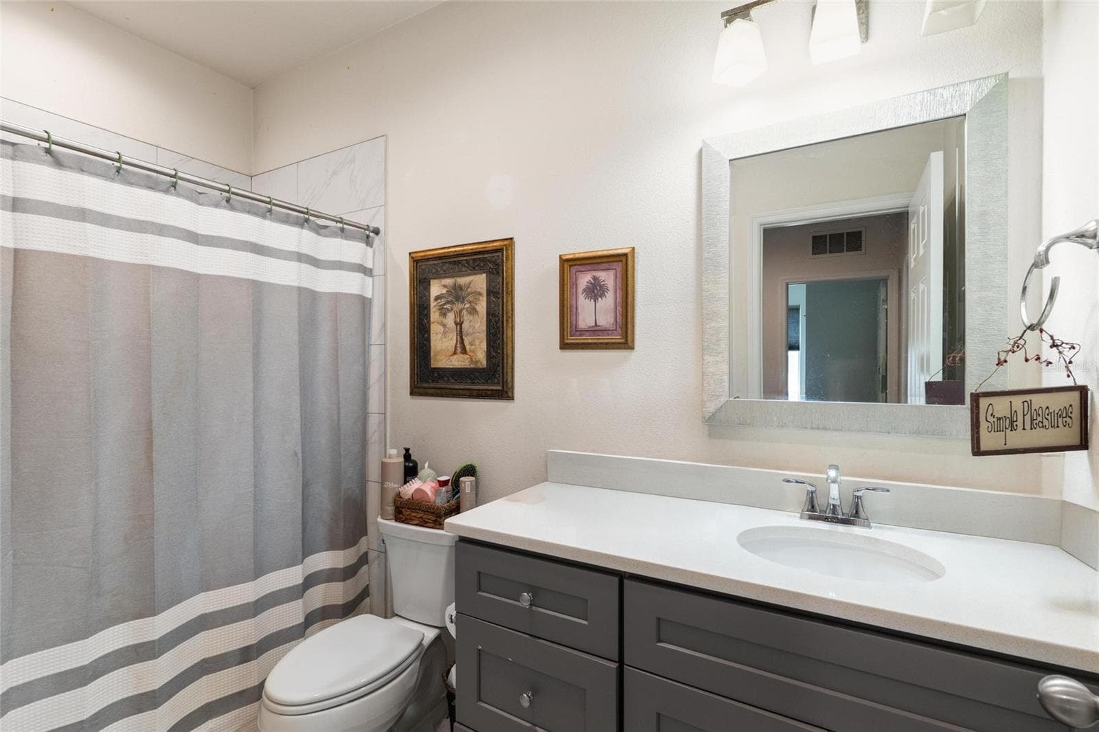 Upstairs Guest Bathroom - 1934 LAKE RIDGE BLVD, CLEARWATER
