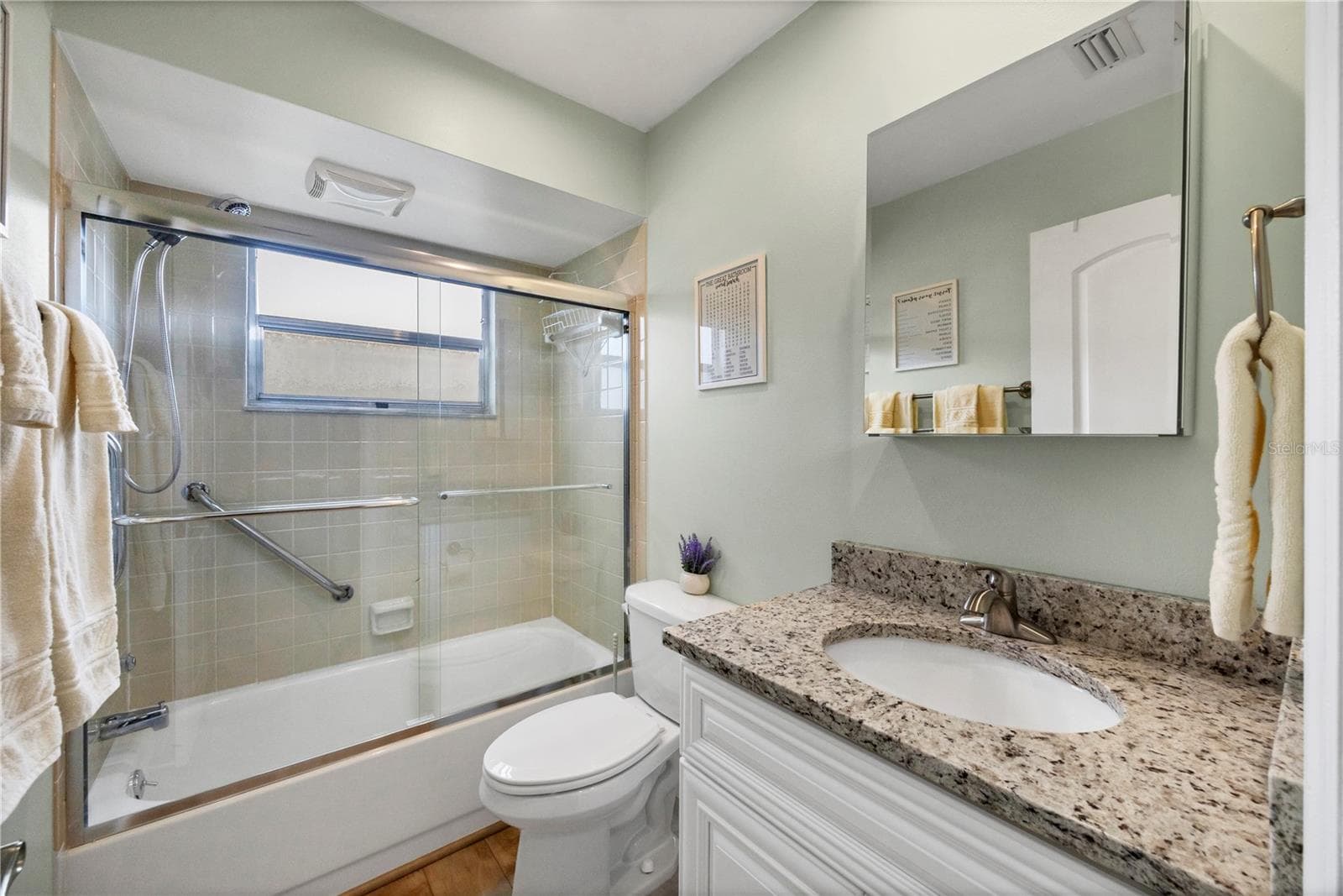 Guest bathroom with tub - 4021 OAKHURST DR #3121, SARASOTA