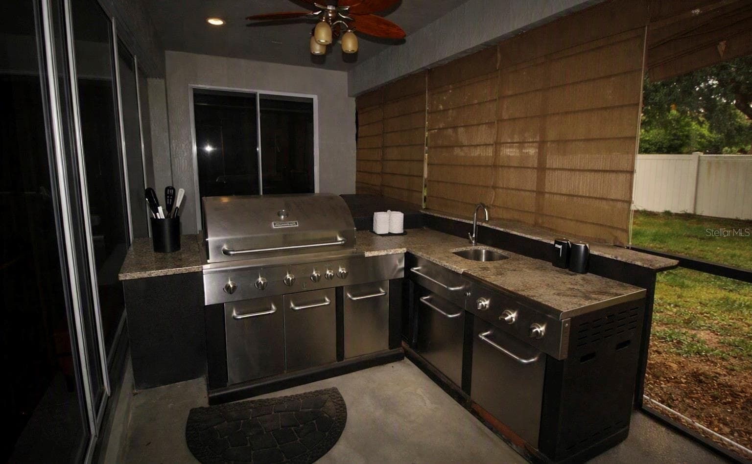 SCREENED IN SUMMER KITCHEN - 2461 WOODBARK ST, APOPKA