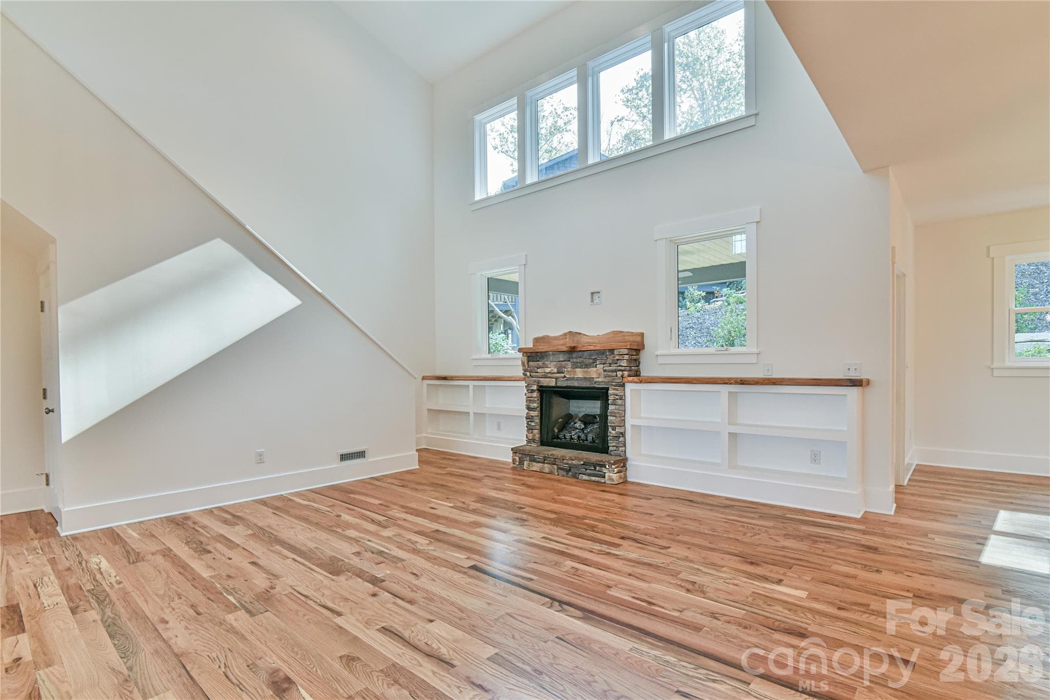 Single Family Residence at 71 Crossings Circle, Fairview, photo 6 of 48