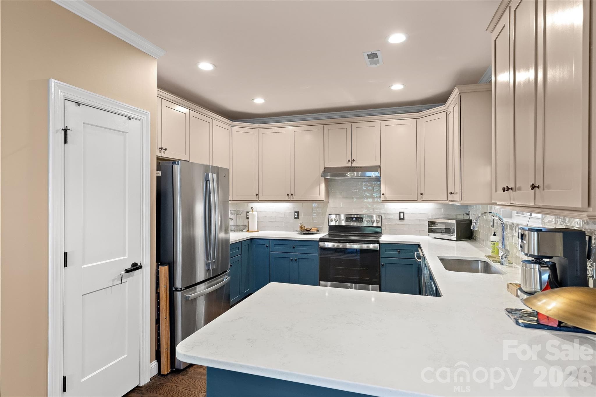 Single Family Residence at 515 State Street, Charlotte, photo 10 of 30