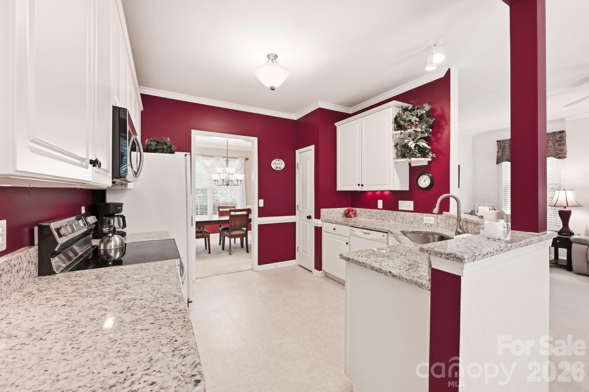 Single Family Residence at 10018 Glencrest Drive, Huntersville, photo 10 of 34