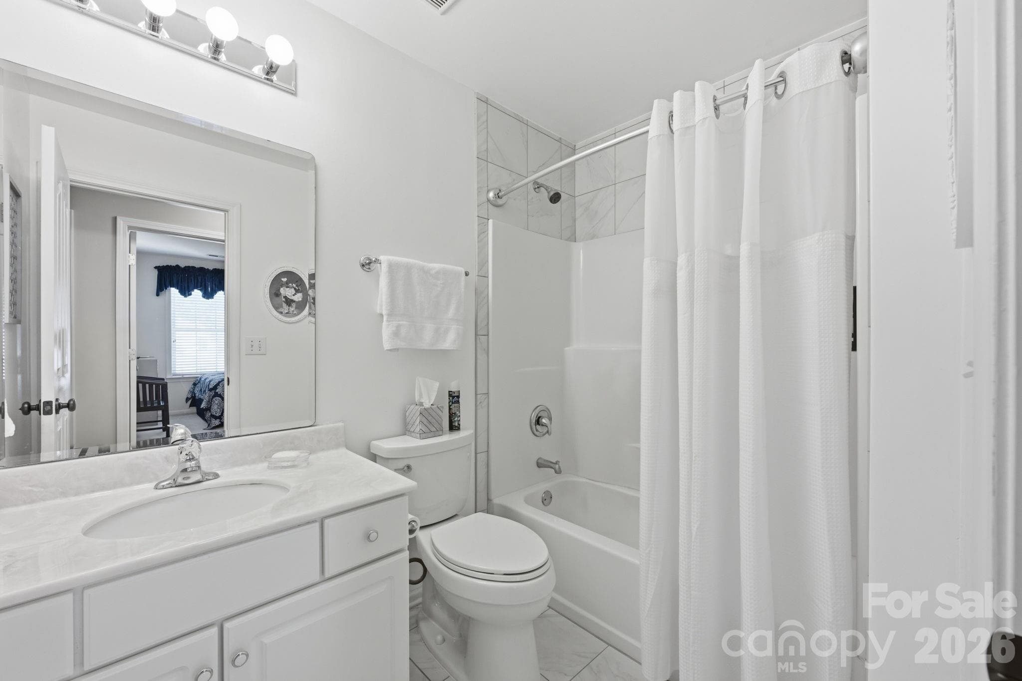 Full Bath - 10018 Glencrest Drive, Huntersville