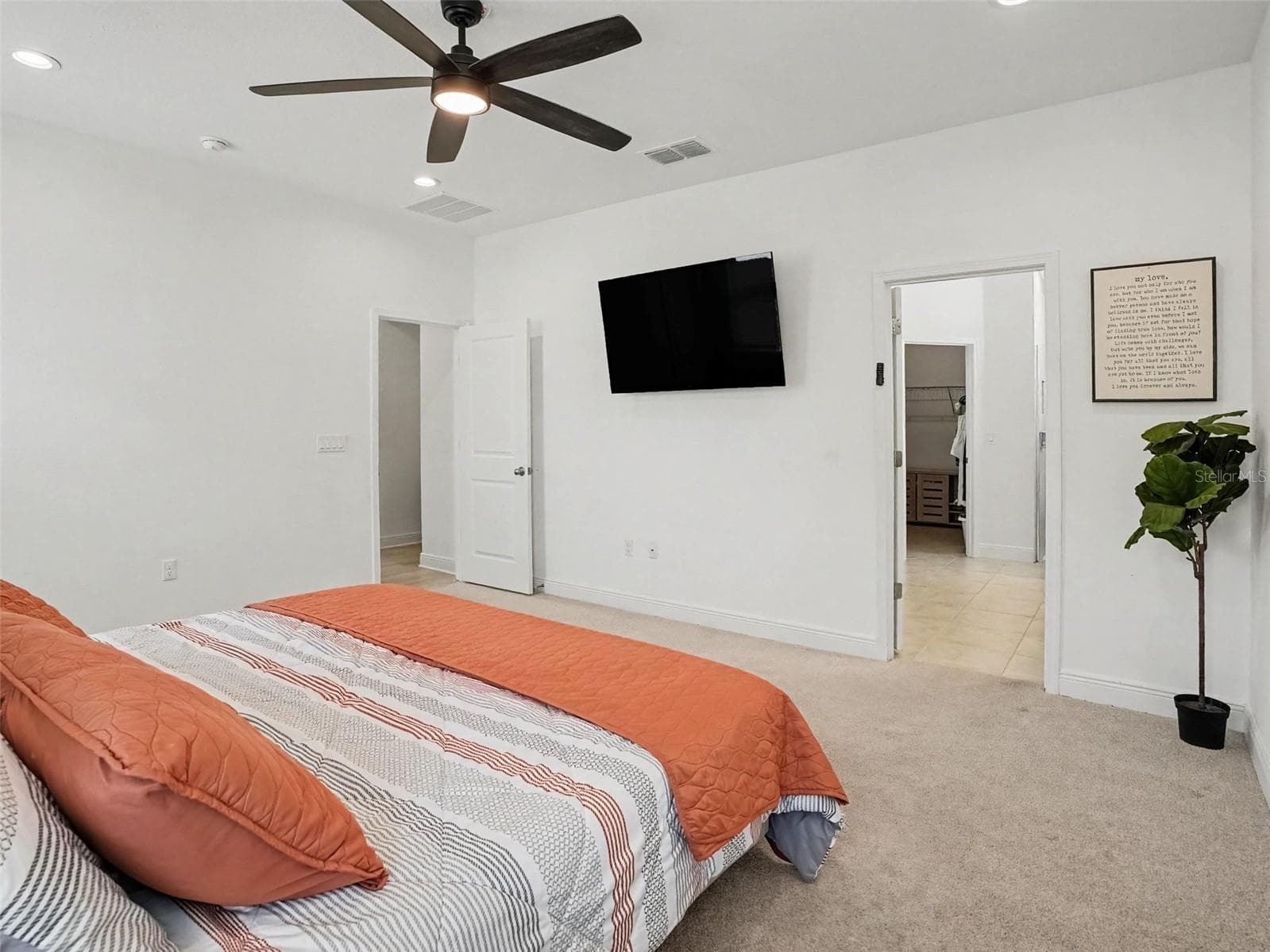 Primary Bed and En-Suite - 4484 LIONS GATE AVE, CLERMONT