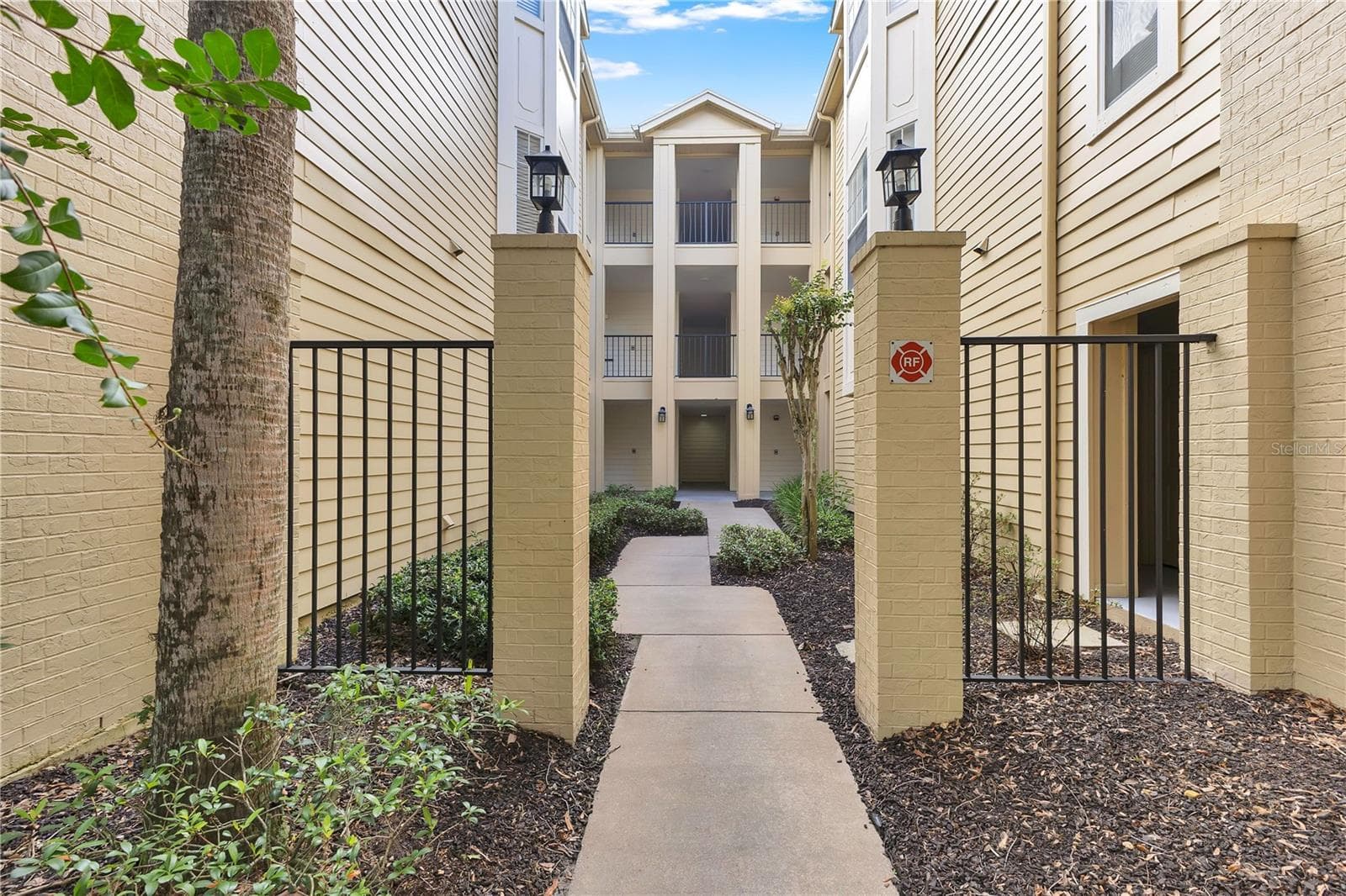 404 SUMMIT RIDGE PL #212