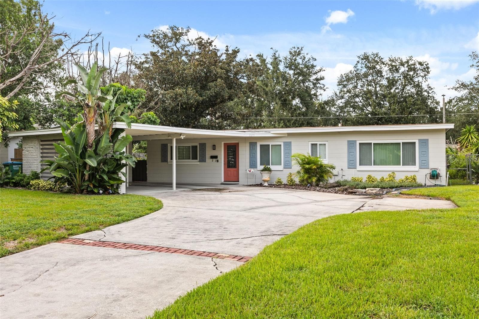 2215 WOODCREST DR