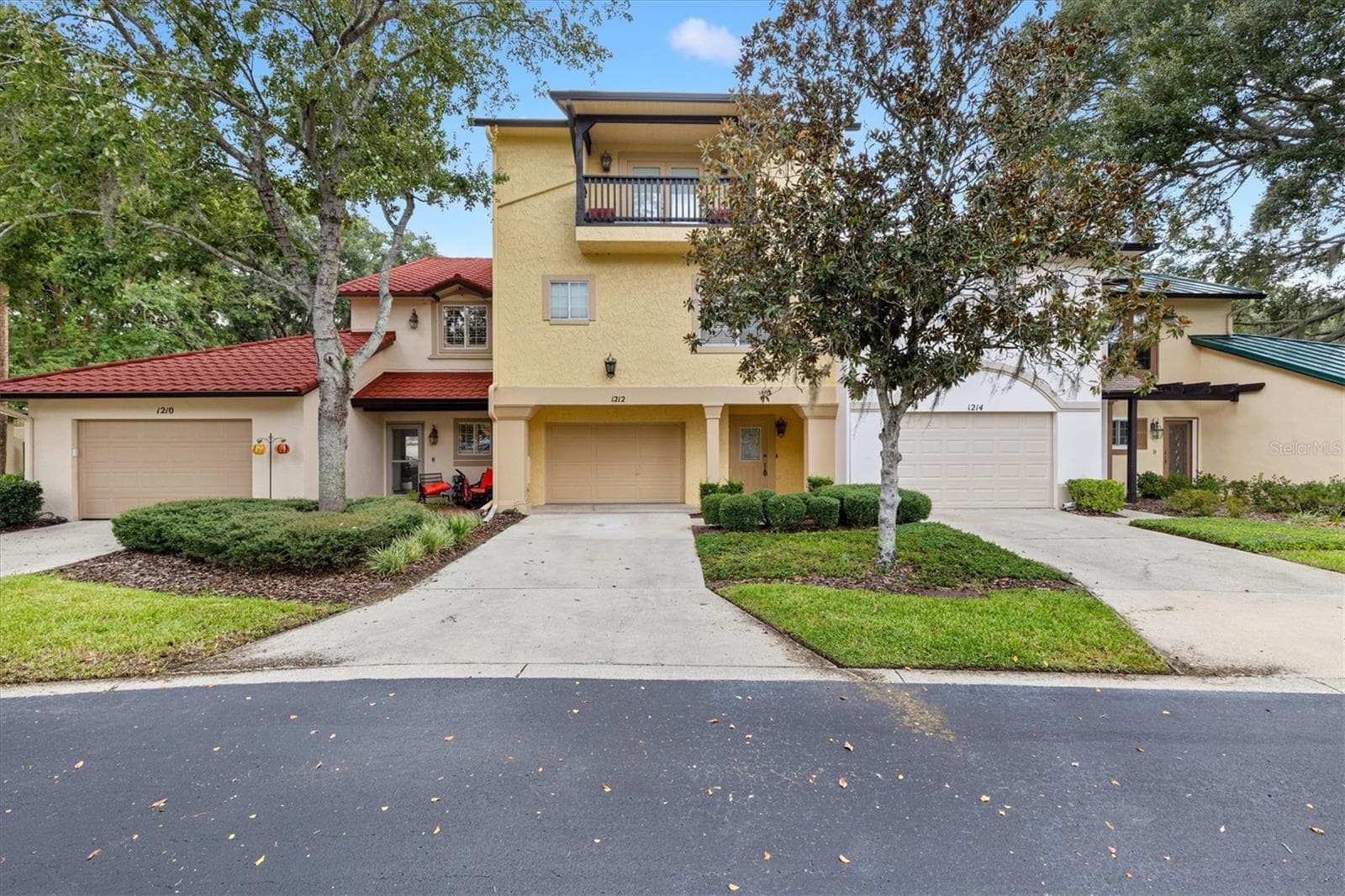 Well manicured and low- maintenance landscaping - 1212 AVENIDA DE LAS CASAS #0, THE VILLAGES