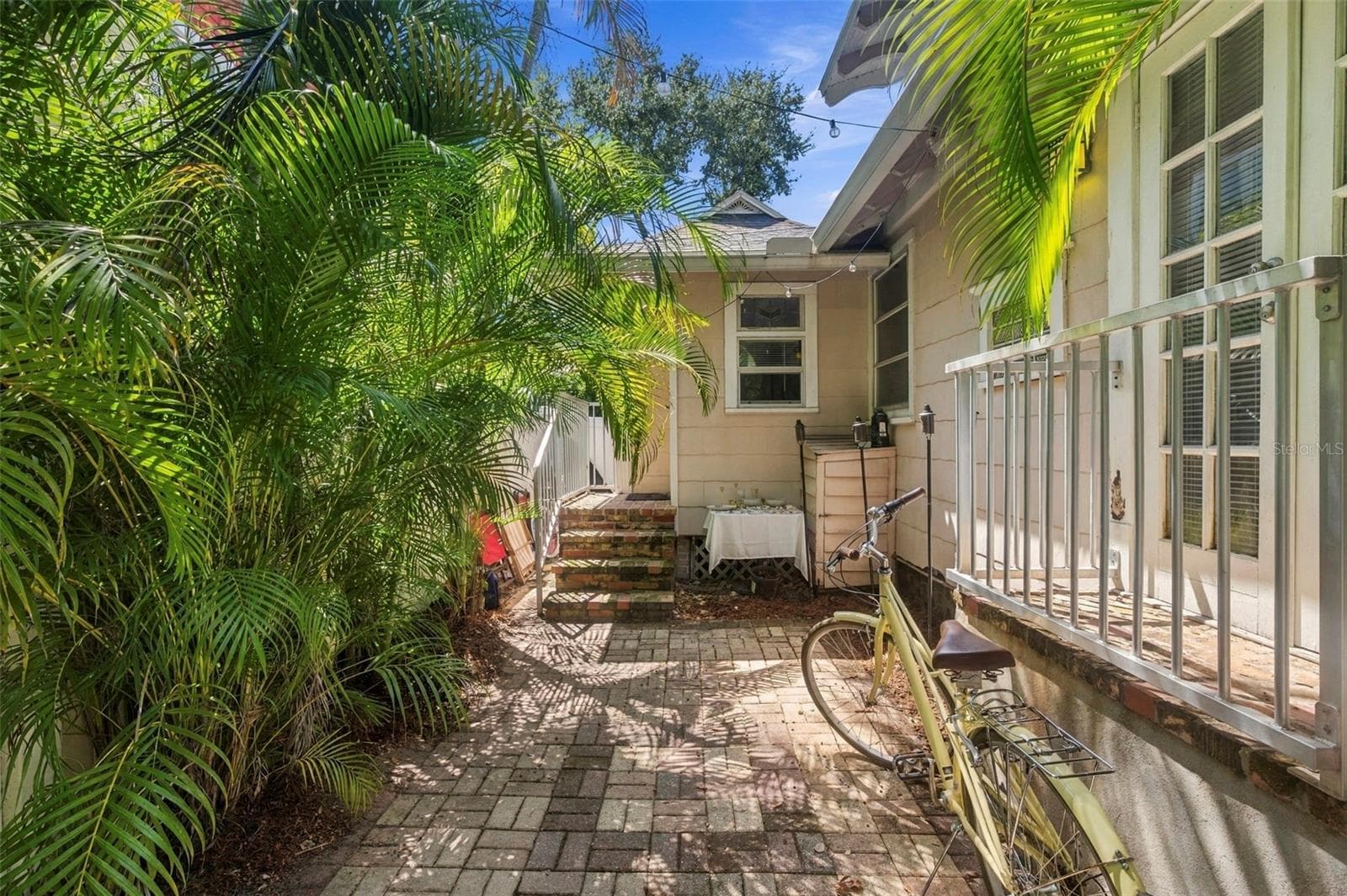 Single Family Residence at 406 10TH AVE NE, ST PETERSBURG, photo 3 of 48