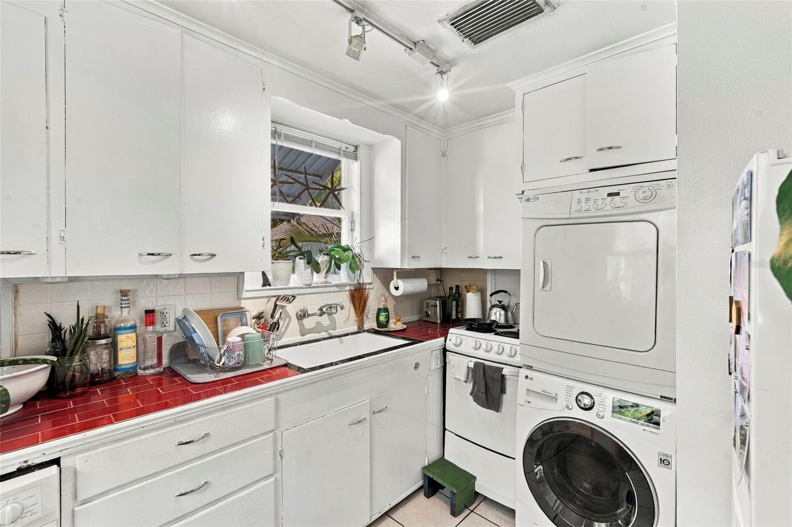 Single Family Residence at 406 10TH AVE NE, ST PETERSBURG, photo 27 of 48