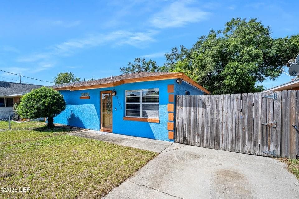 Single Family Residence at 1324 GRANADA AVE, DAYTONA BEACH, photo 2 of 31